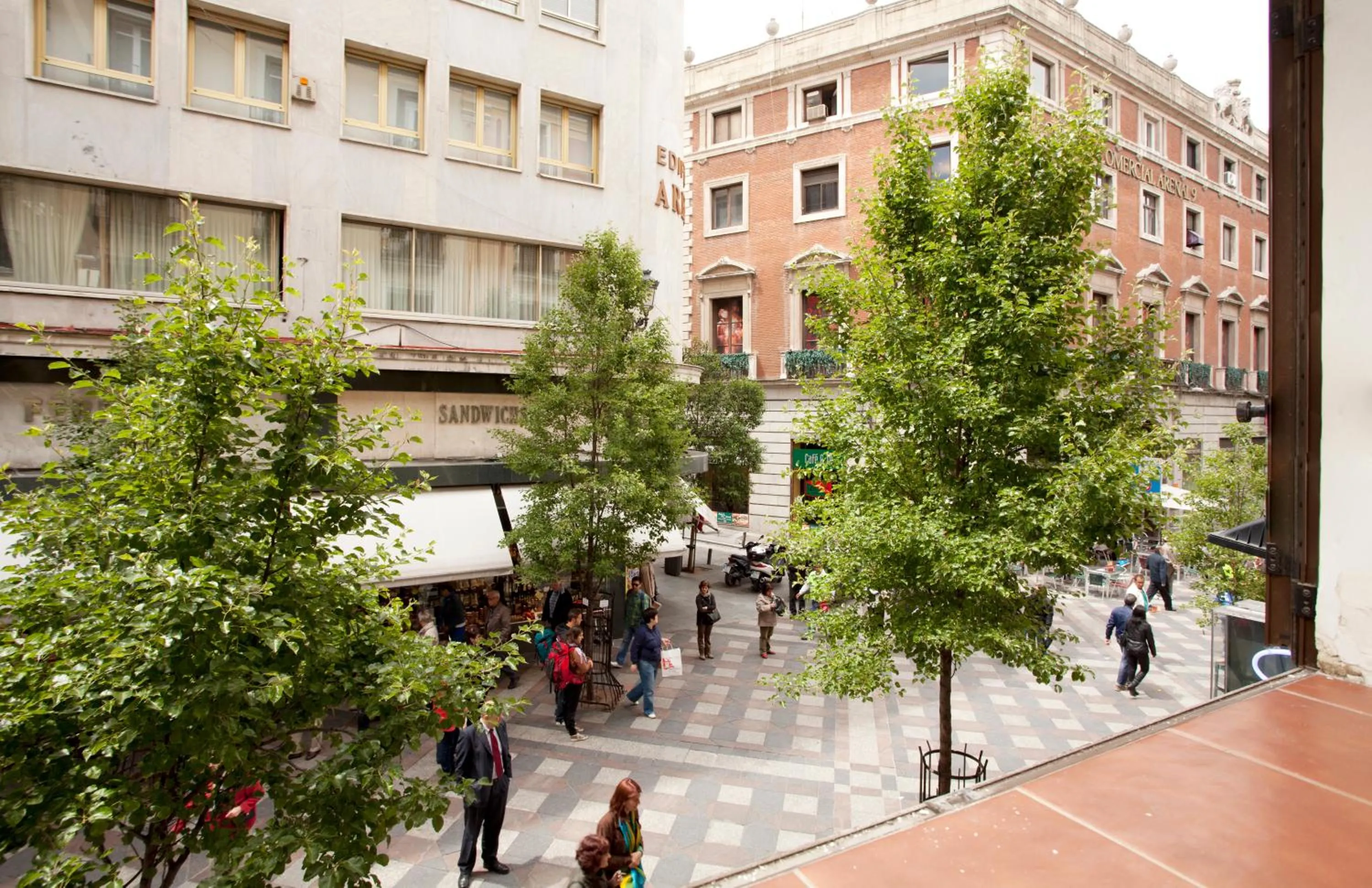 Day in SUITES YOU Zinc