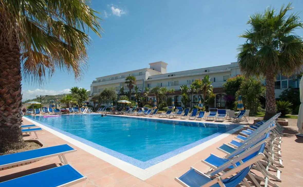Swimming pool in Hotel Mare