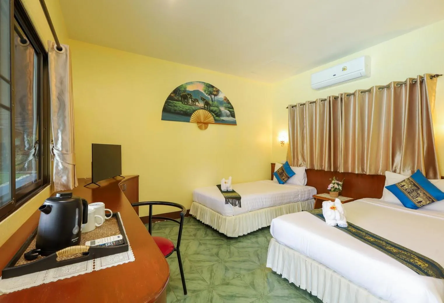 Bedroom, Bed in The Golddiggers Resort