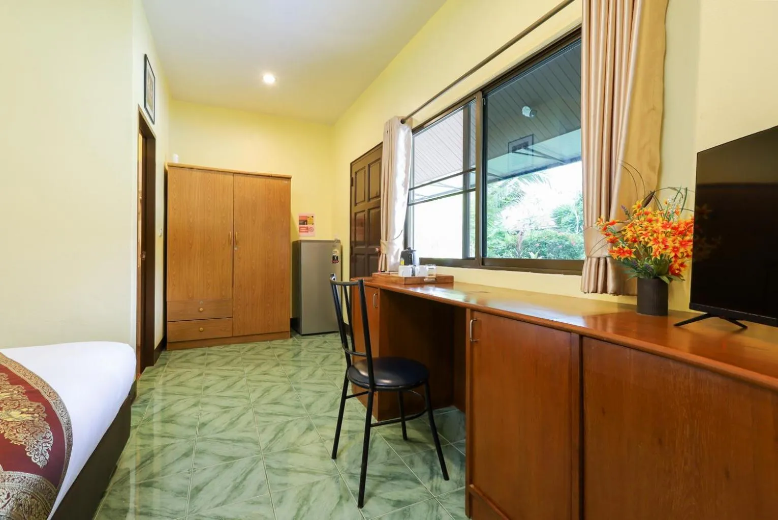 Bedroom, Bed in The Golddiggers Resort