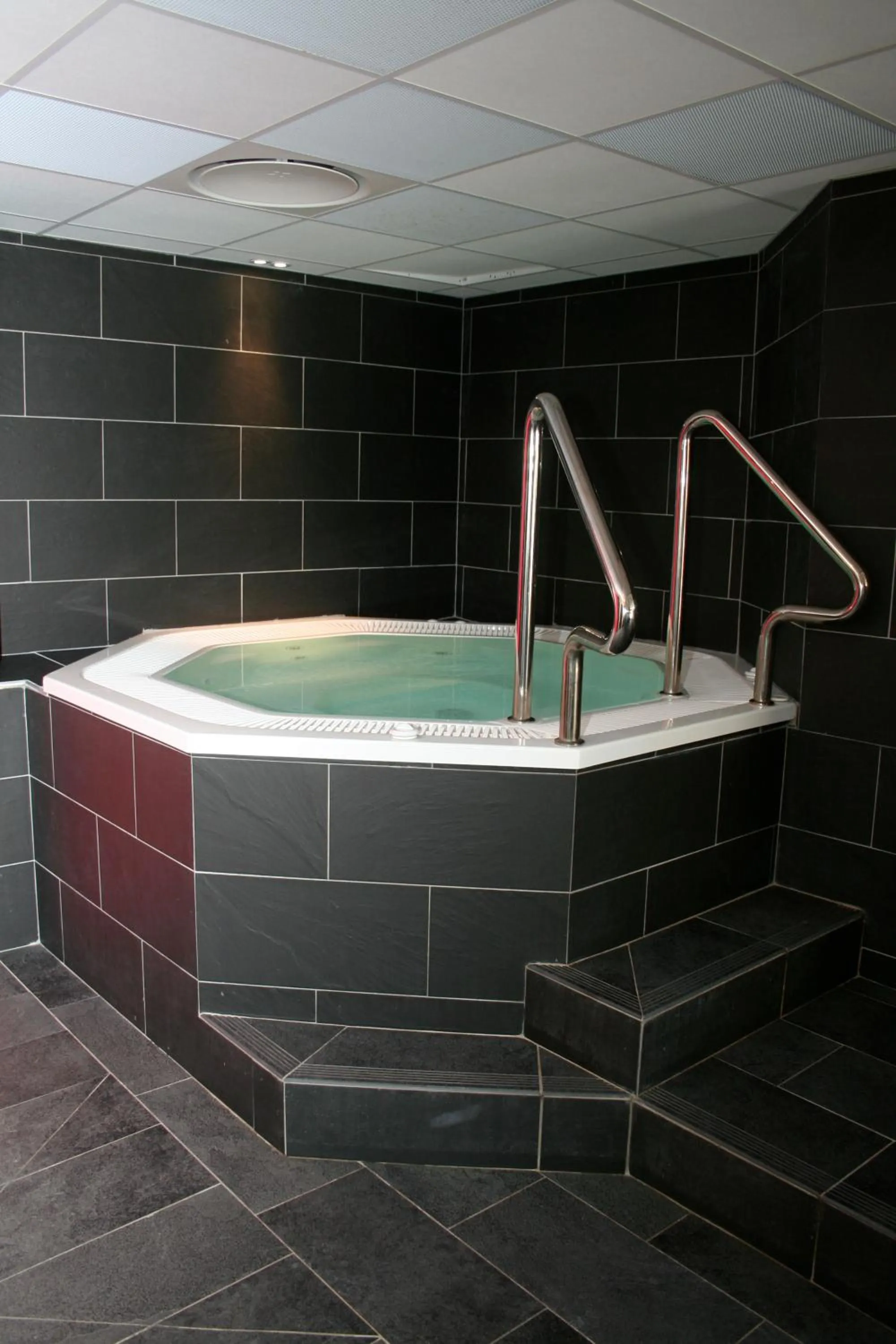 Hot Tub in Résidence Néméa L'Aigle Bleu