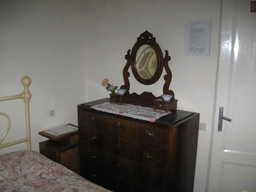 Decorative detail, Bed in Albergo Ristorante Guidi
