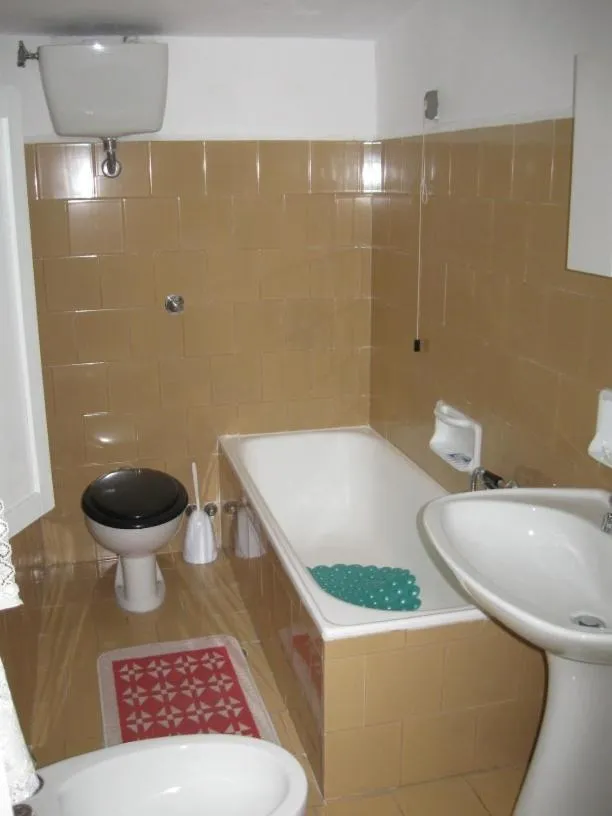 Decorative detail in Albergo Ristorante Guidi