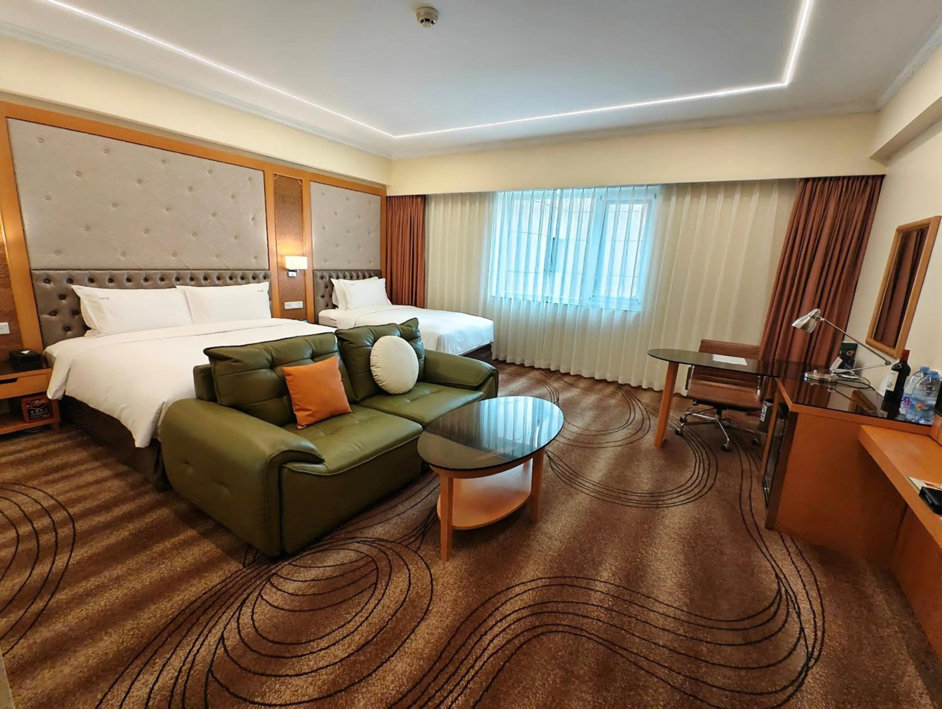 Photo of the whole room, Bed in Holiday Inn Beijing Chang An West by IHG