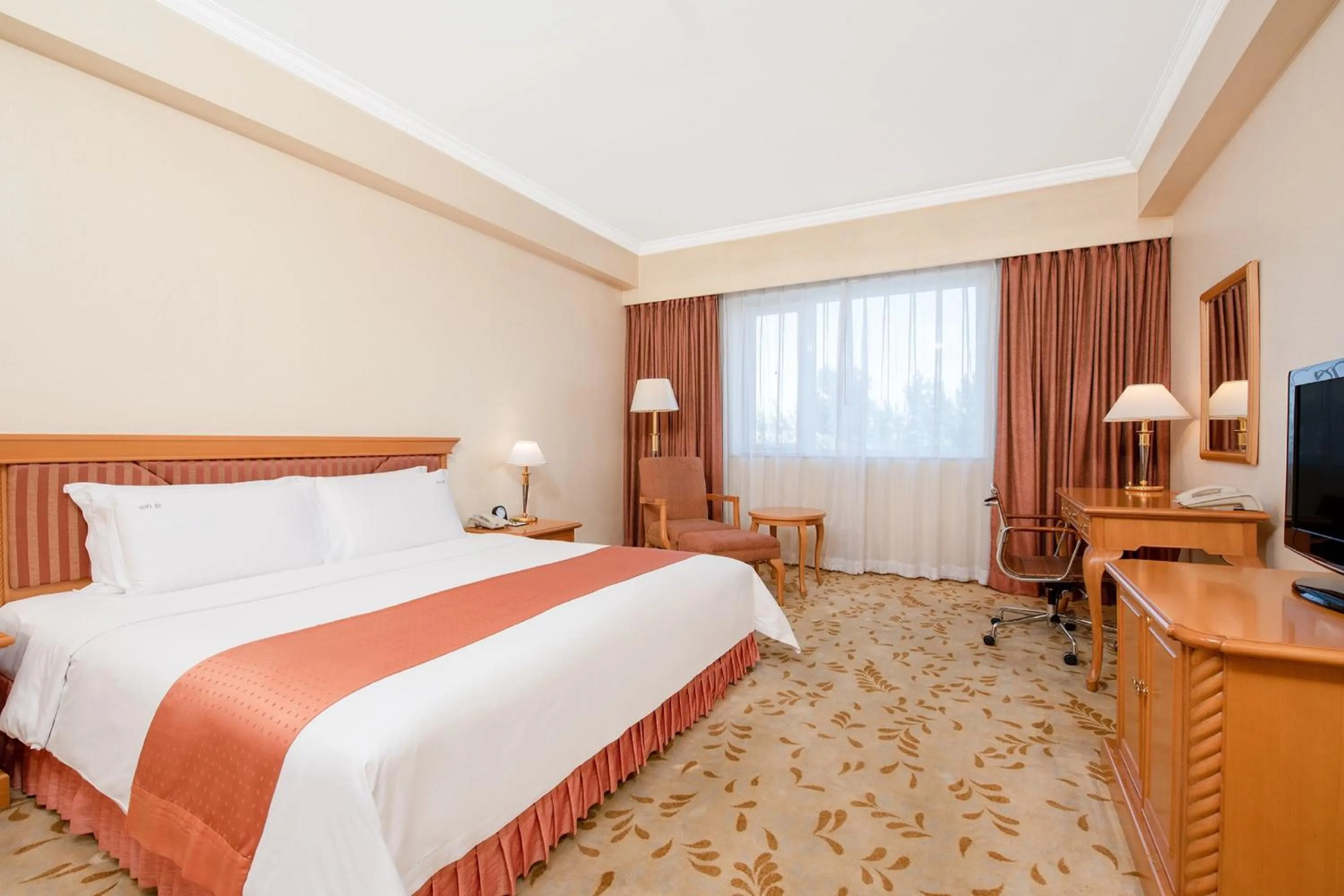 Photo of the whole room, Bed in Holiday Inn Beijing Chang An West by IHG
