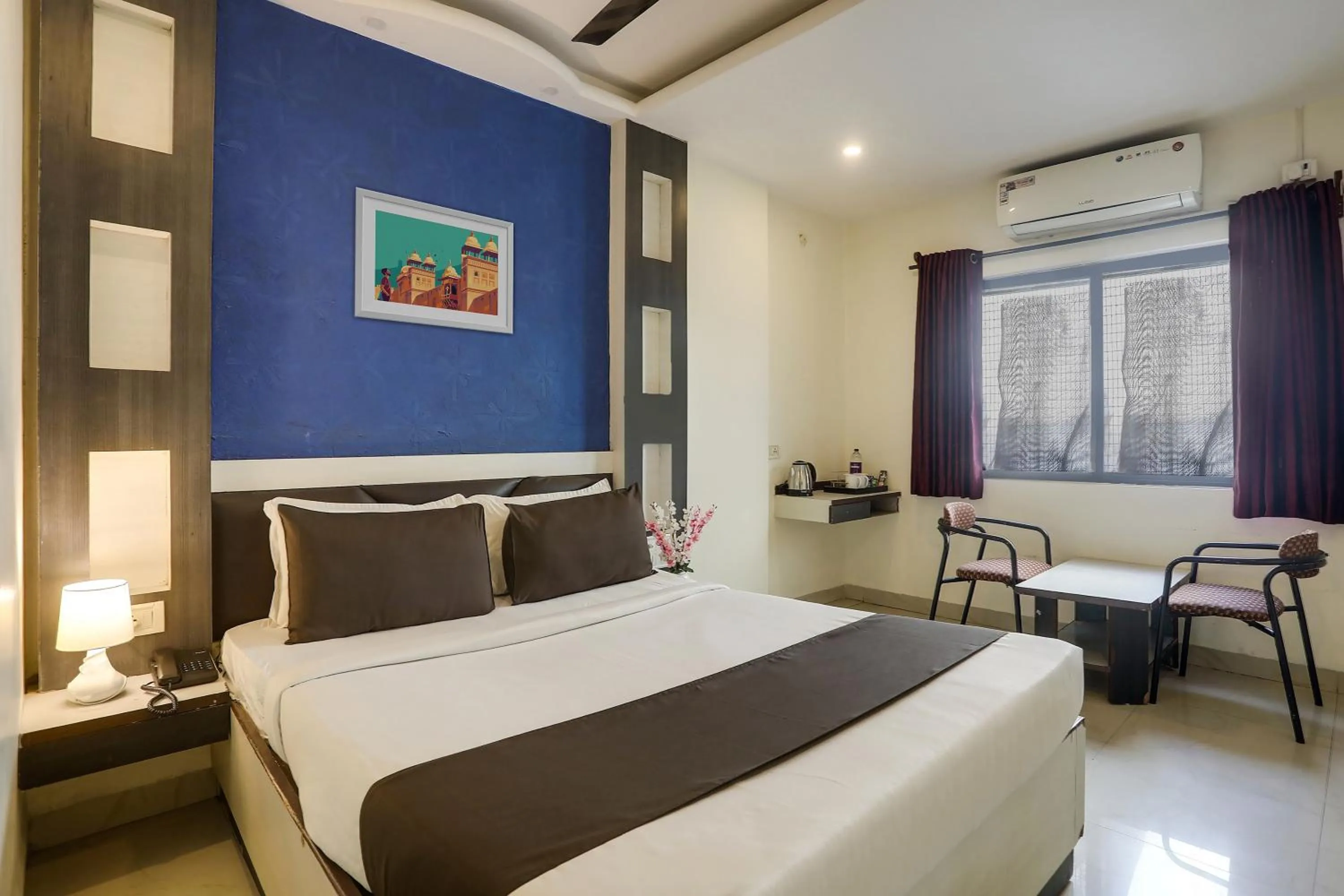 Bedroom, Bed in Super Capital O Prestige