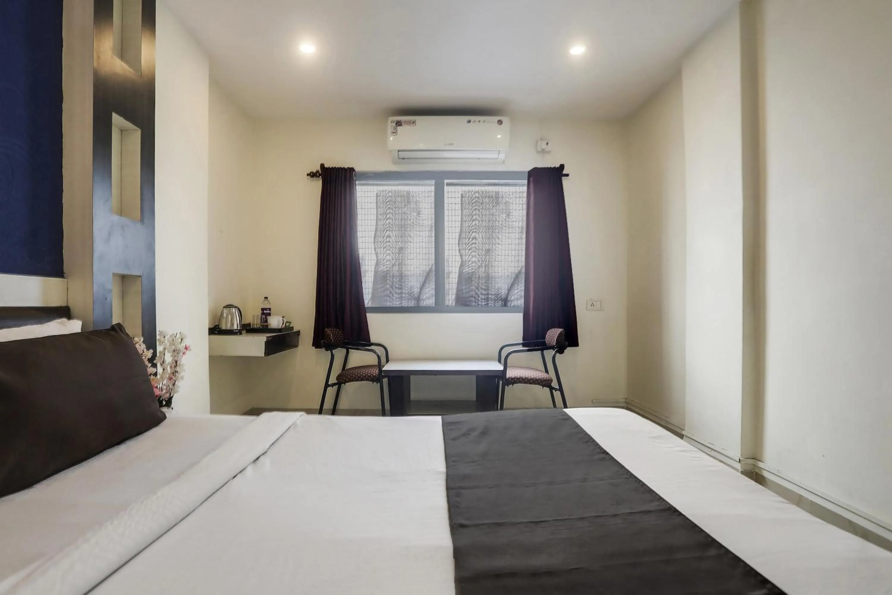 Bedroom, Bed in Super Capital O Prestige