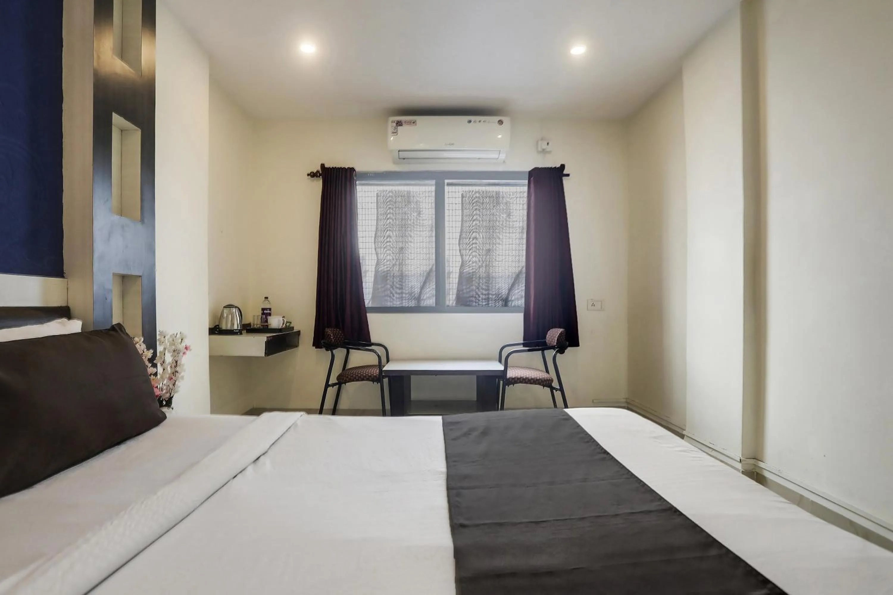 Bedroom, Bed in Super Capital O Prestige