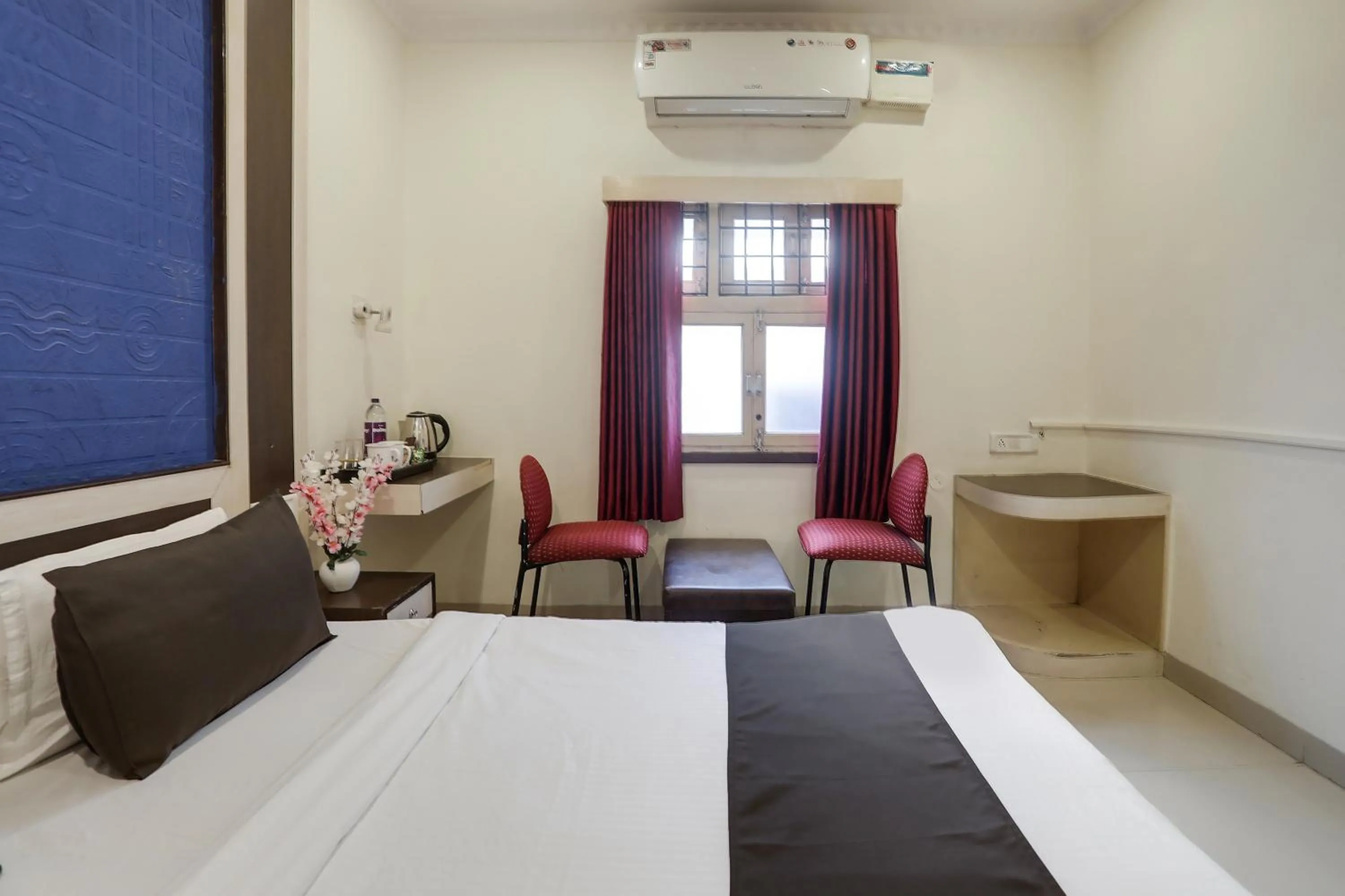 Bedroom, Bed in Super Capital O Prestige