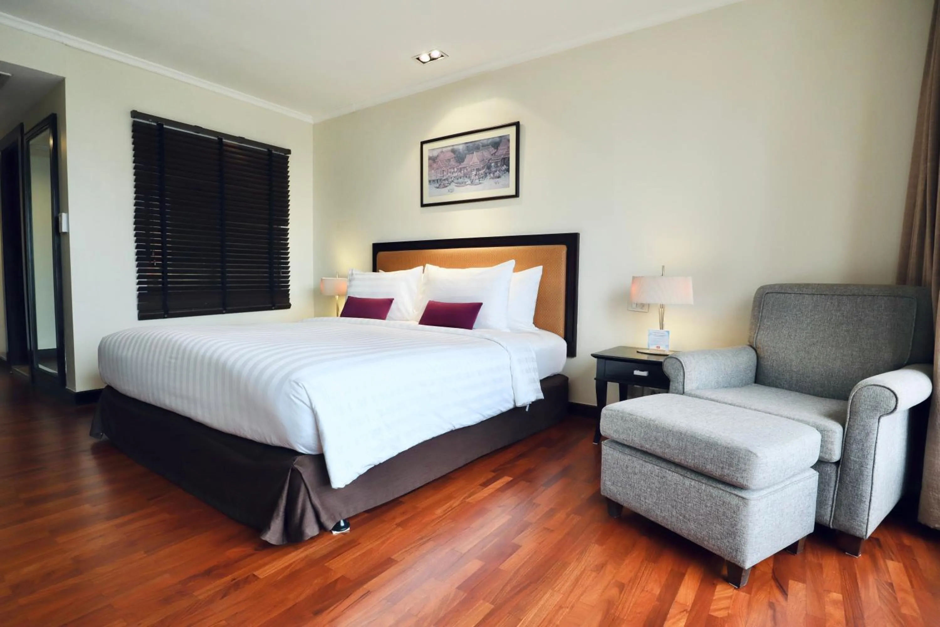 Bed in Bandara Suites Silom, Bangkok