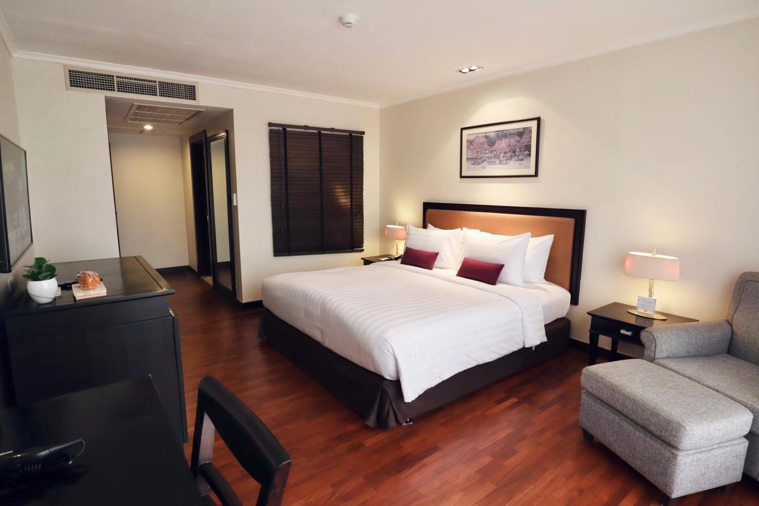 Photo of the whole room in Bandara Suites Silom, Bangkok