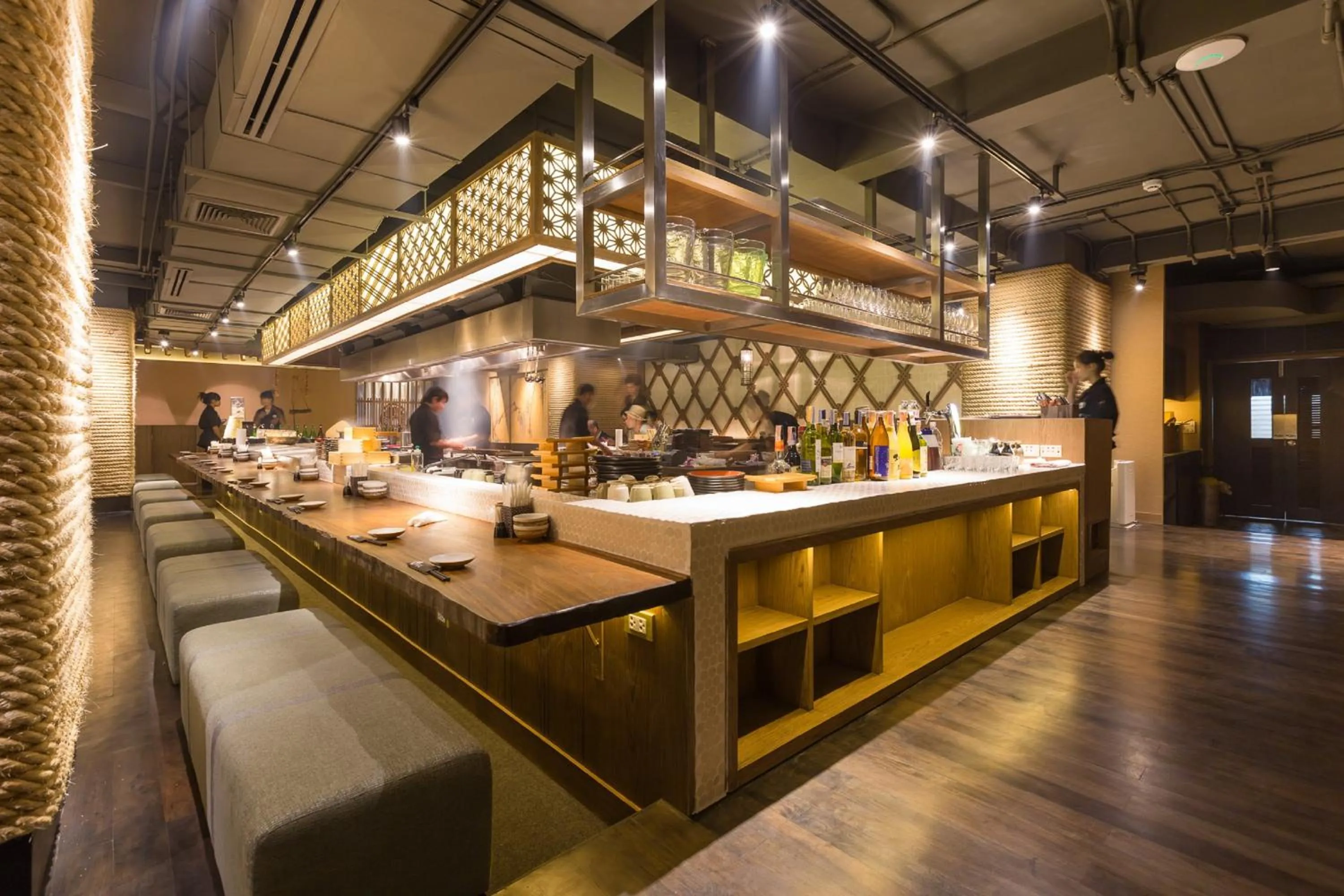 Restaurant/places to eat in Bandara Suites Silom, Bangkok