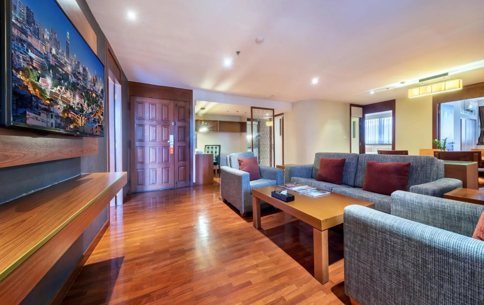 Kitchen or kitchenette in Bandara Suites Silom, Bangkok