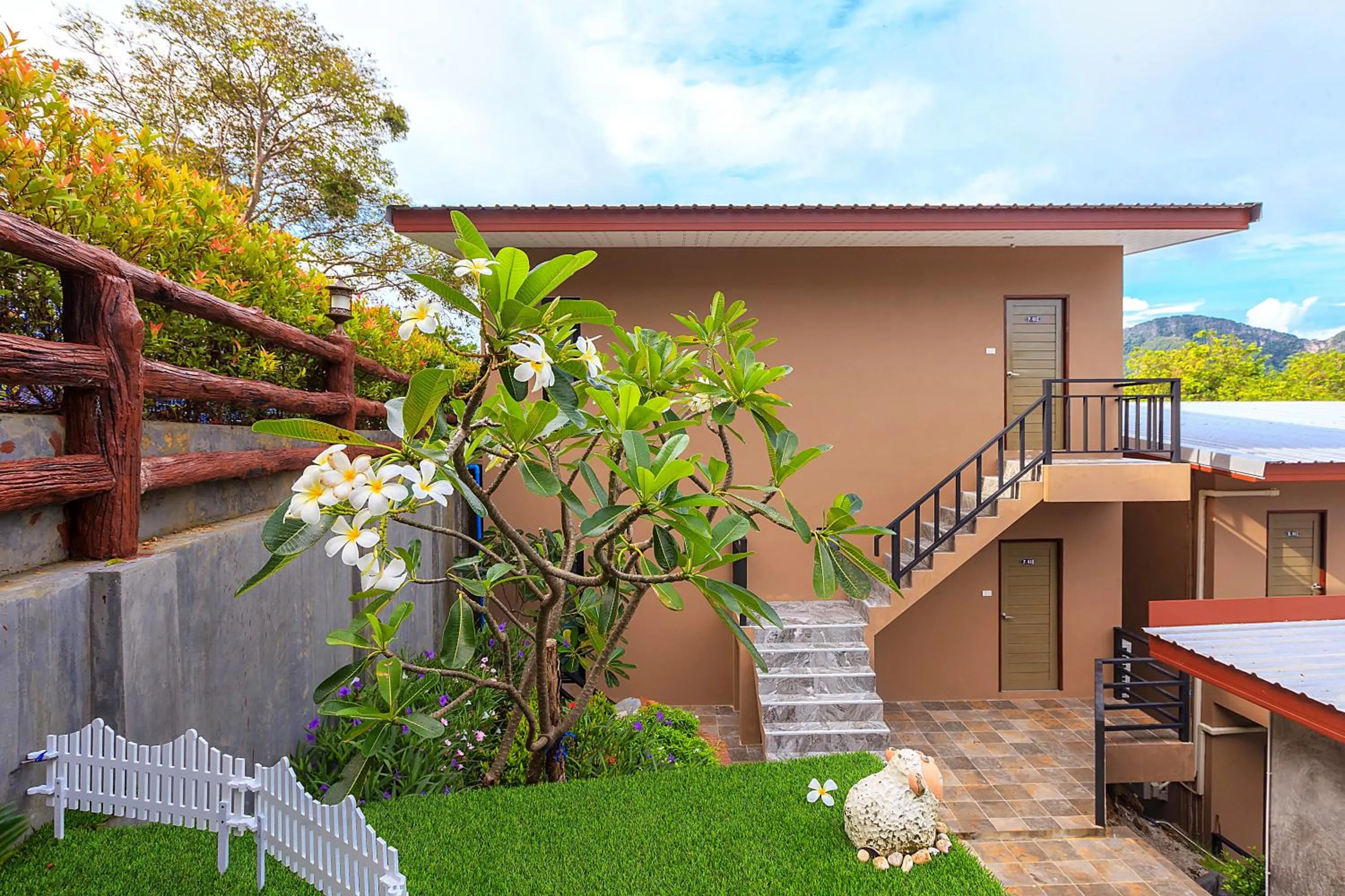 Garden view in Phi Phi Top View Resort