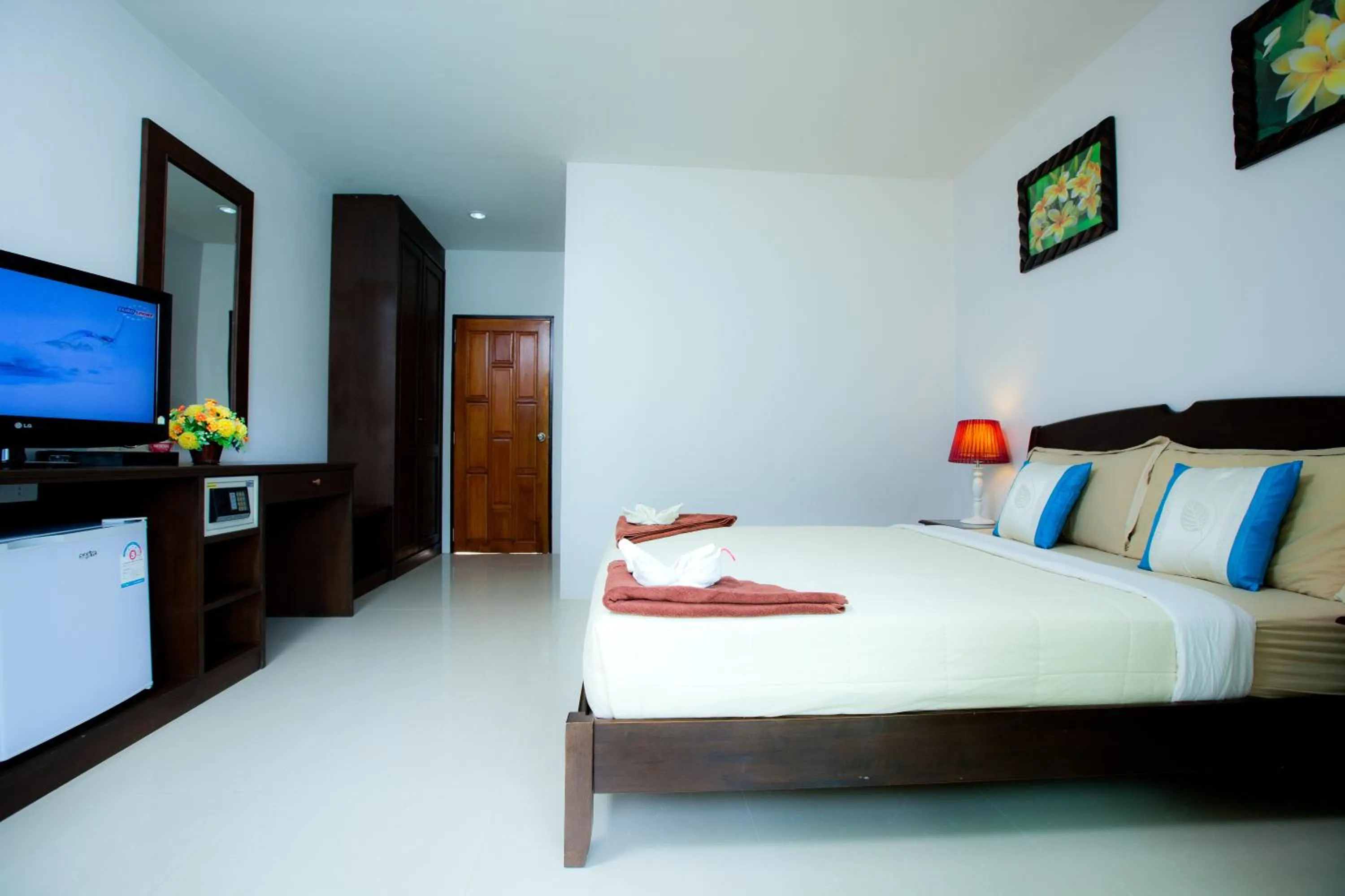 Bed in Phi Phi Top View Resort