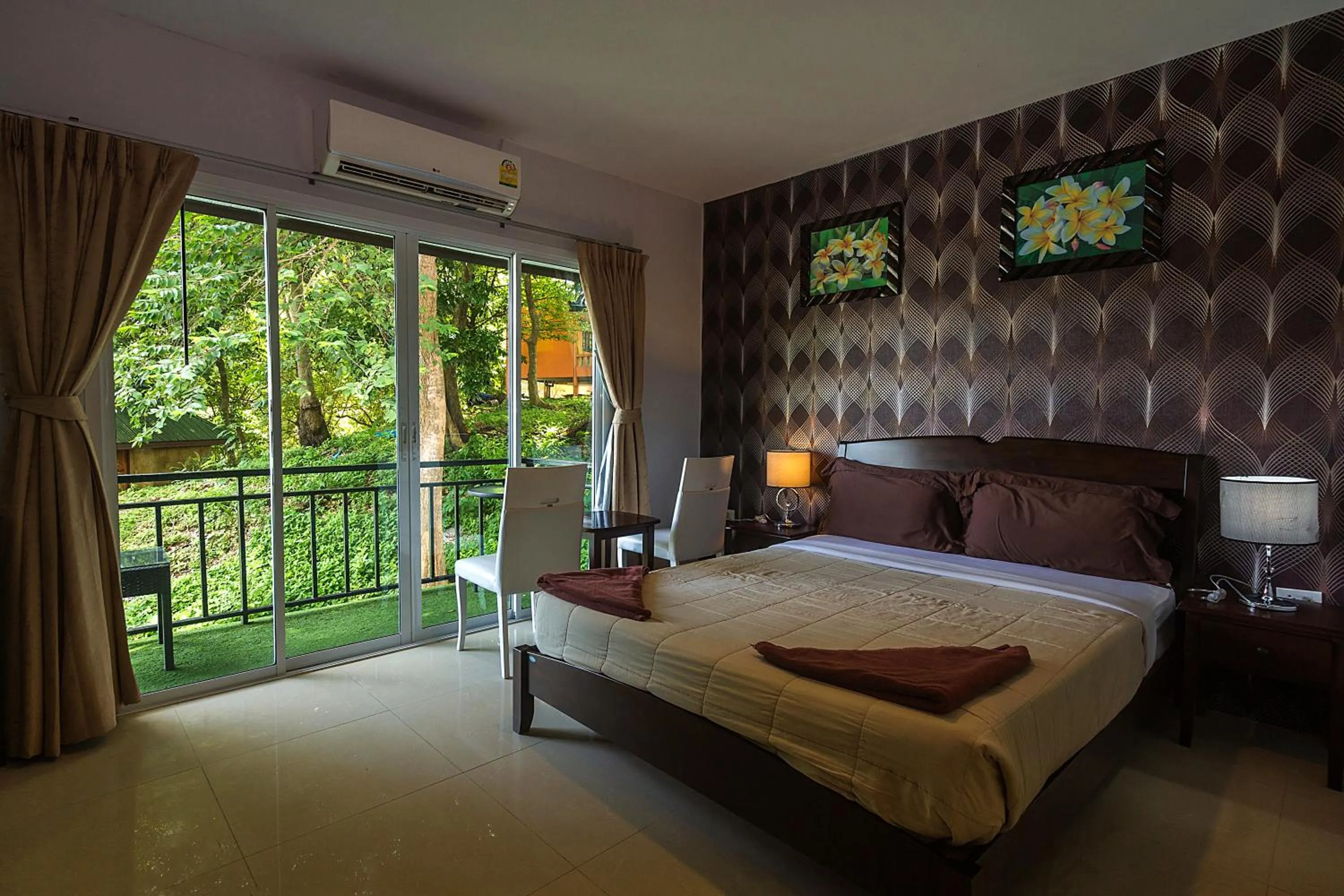 Bed in Phi Phi Top View Resort