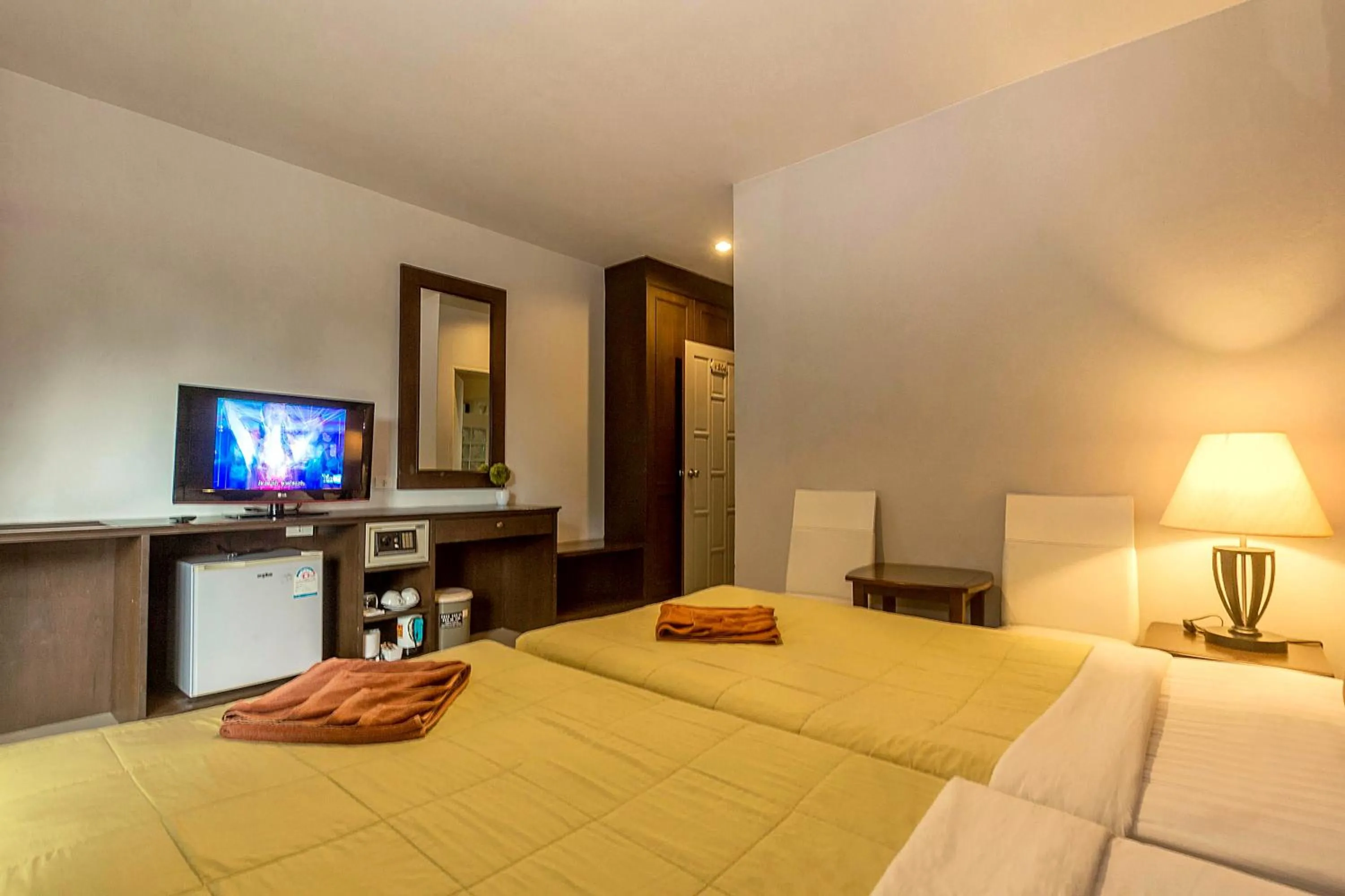 Bed in Phi Phi Top View Resort