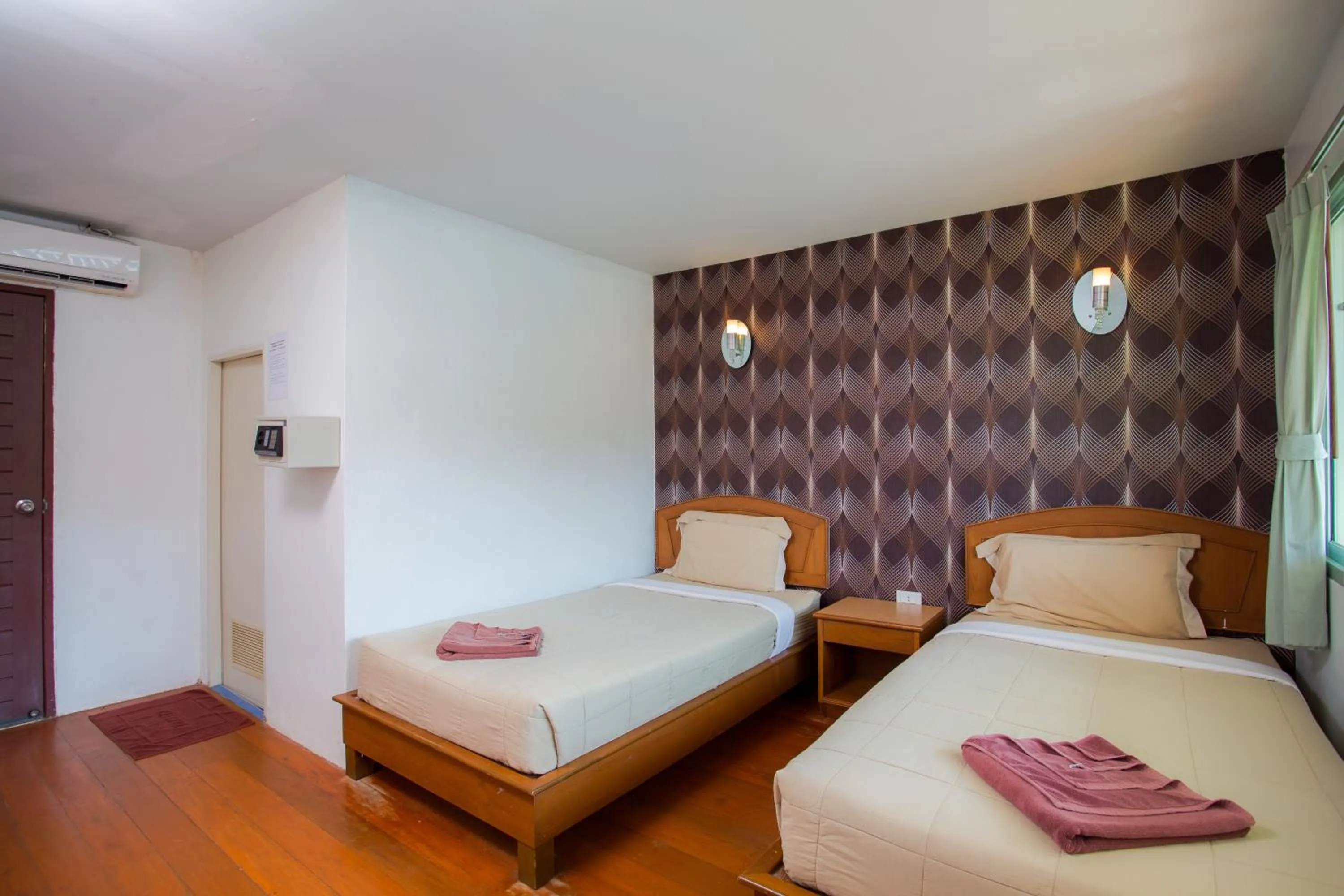 Bed in Phi Phi Top View Resort