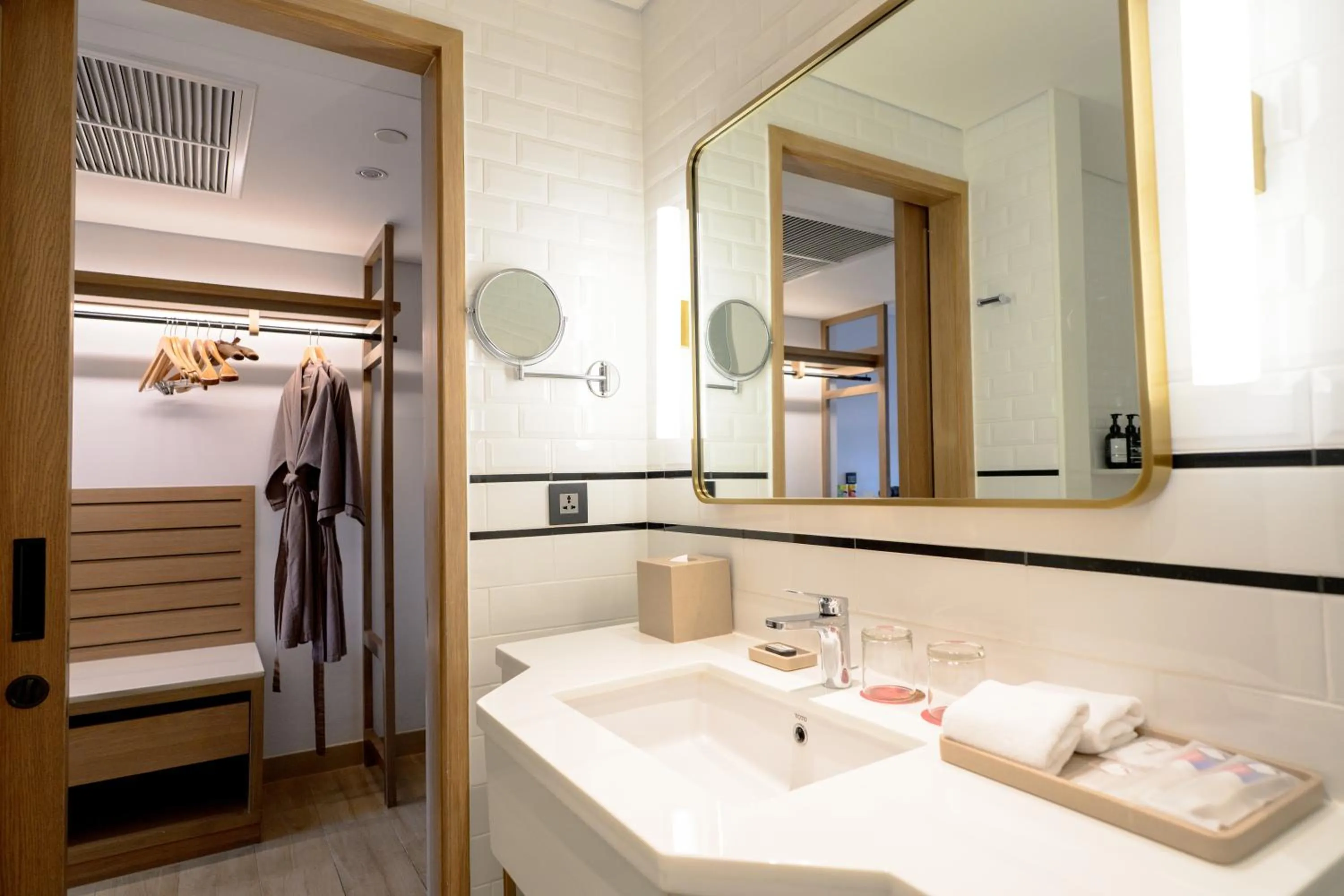 Bathroom in Montien Hotel Surawong Bangkok