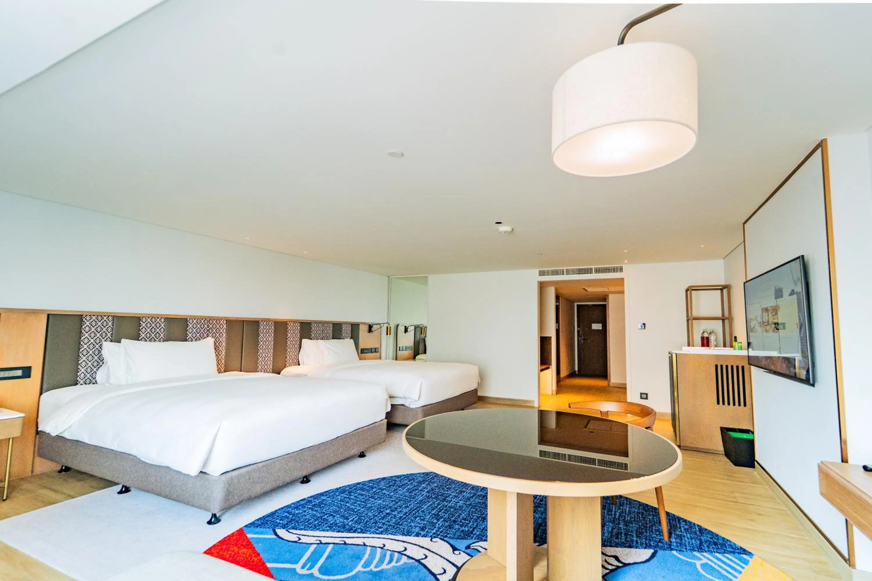 Photo of the whole room, Bed in Montien Hotel Surawong Bangkok