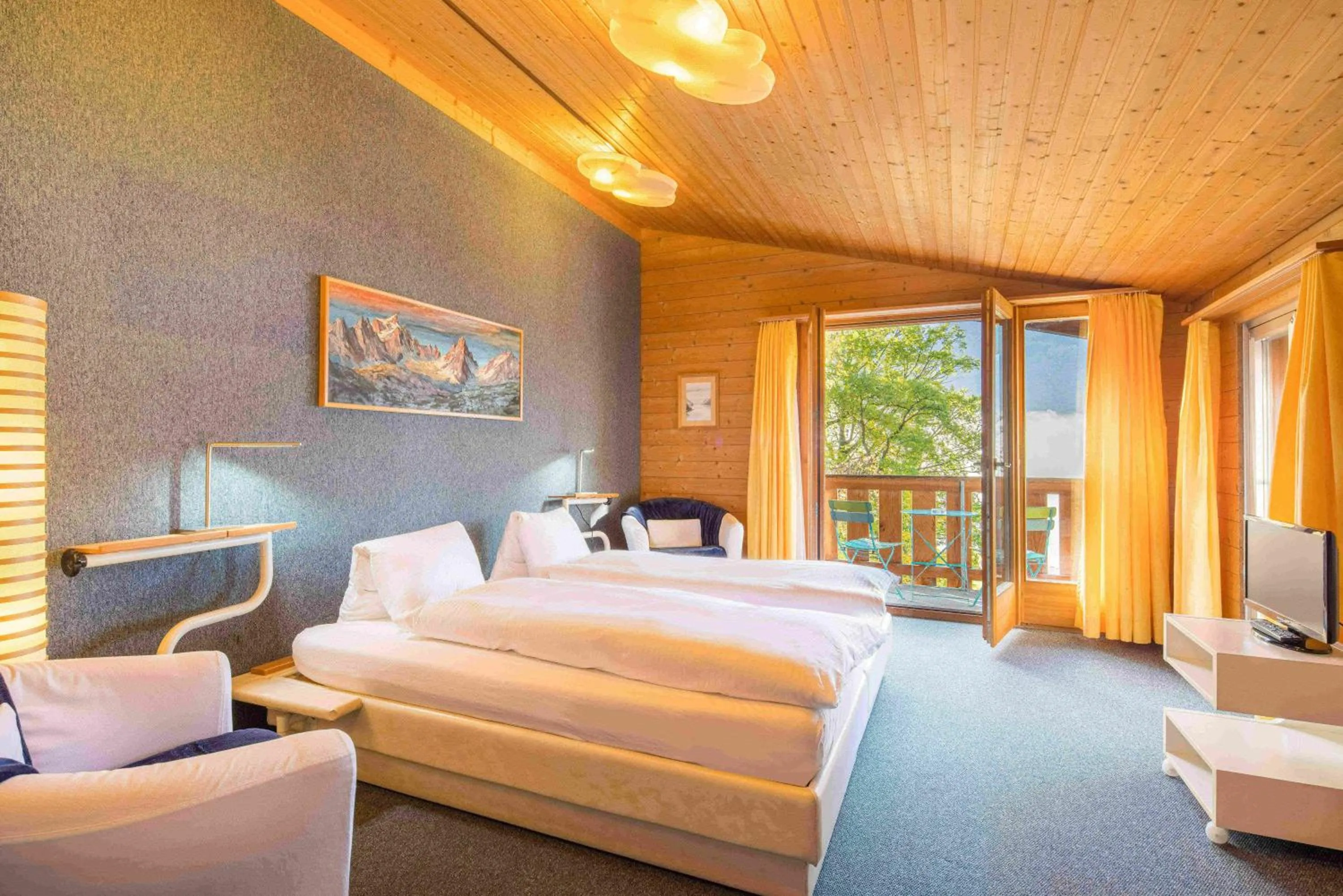 Photo of the whole room, Bed in Hotel Lindenhof by Crossworld AG