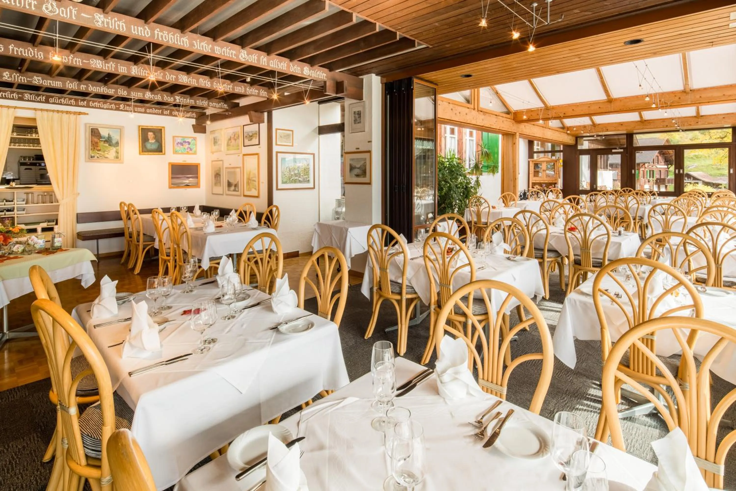 Restaurant/places to eat in Hotel Lindenhof by Crossworld AG