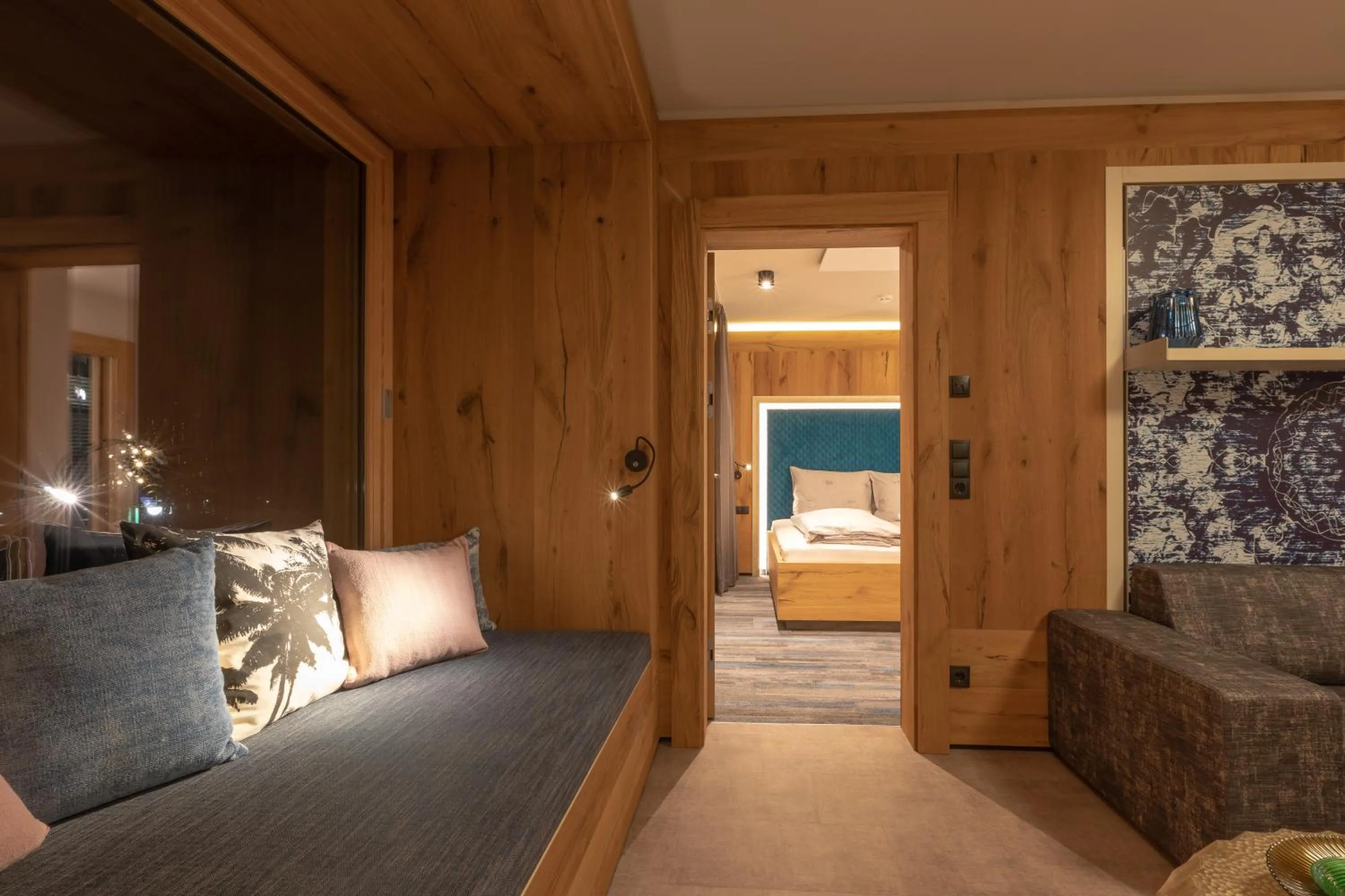 Living room, Bed in Appartement Zillertal Klee mit Restaurant KleemenTine
