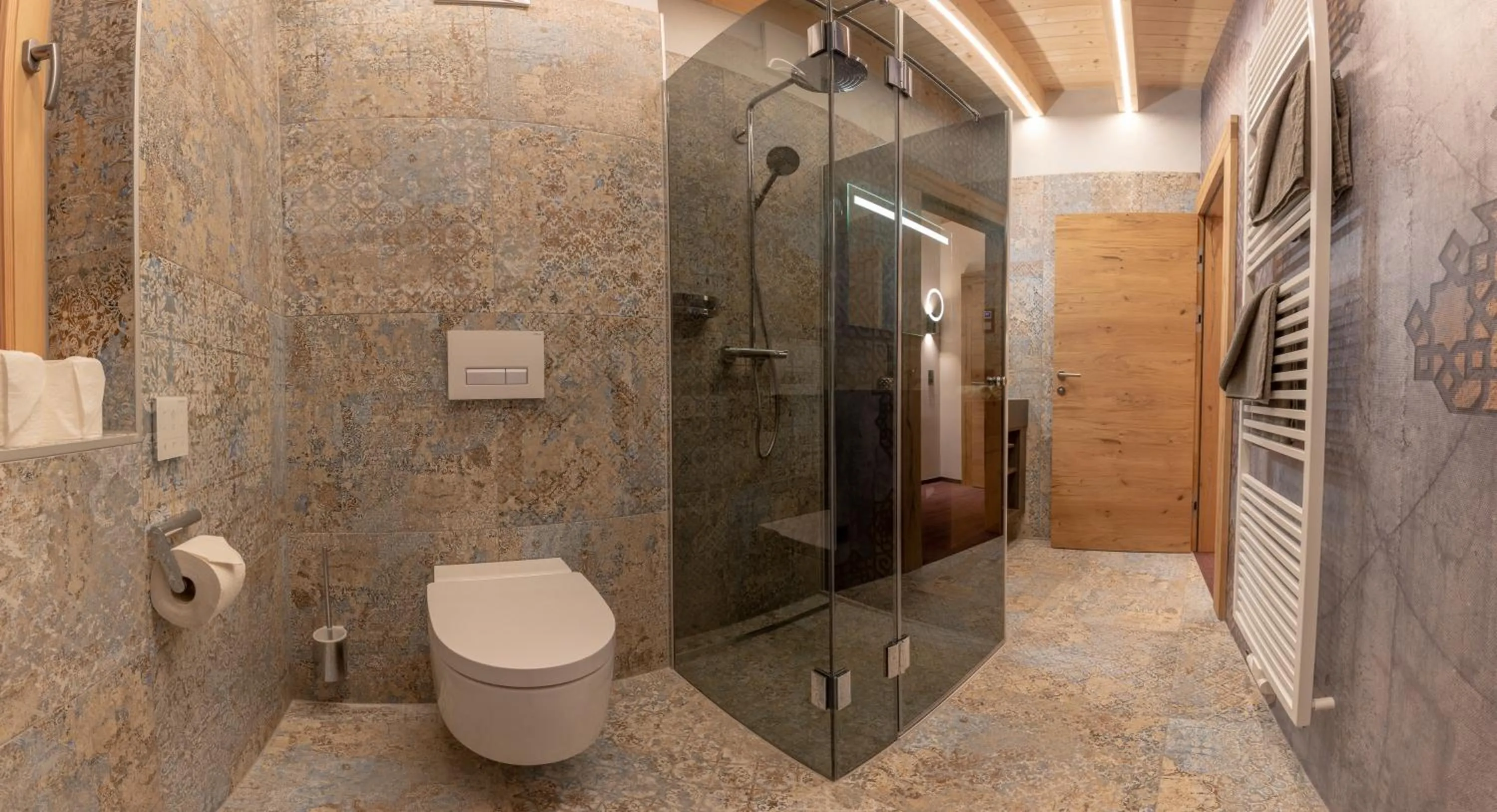 Bathroom in Appartement Zillertal Klee mit Restaurant KleemenTine
