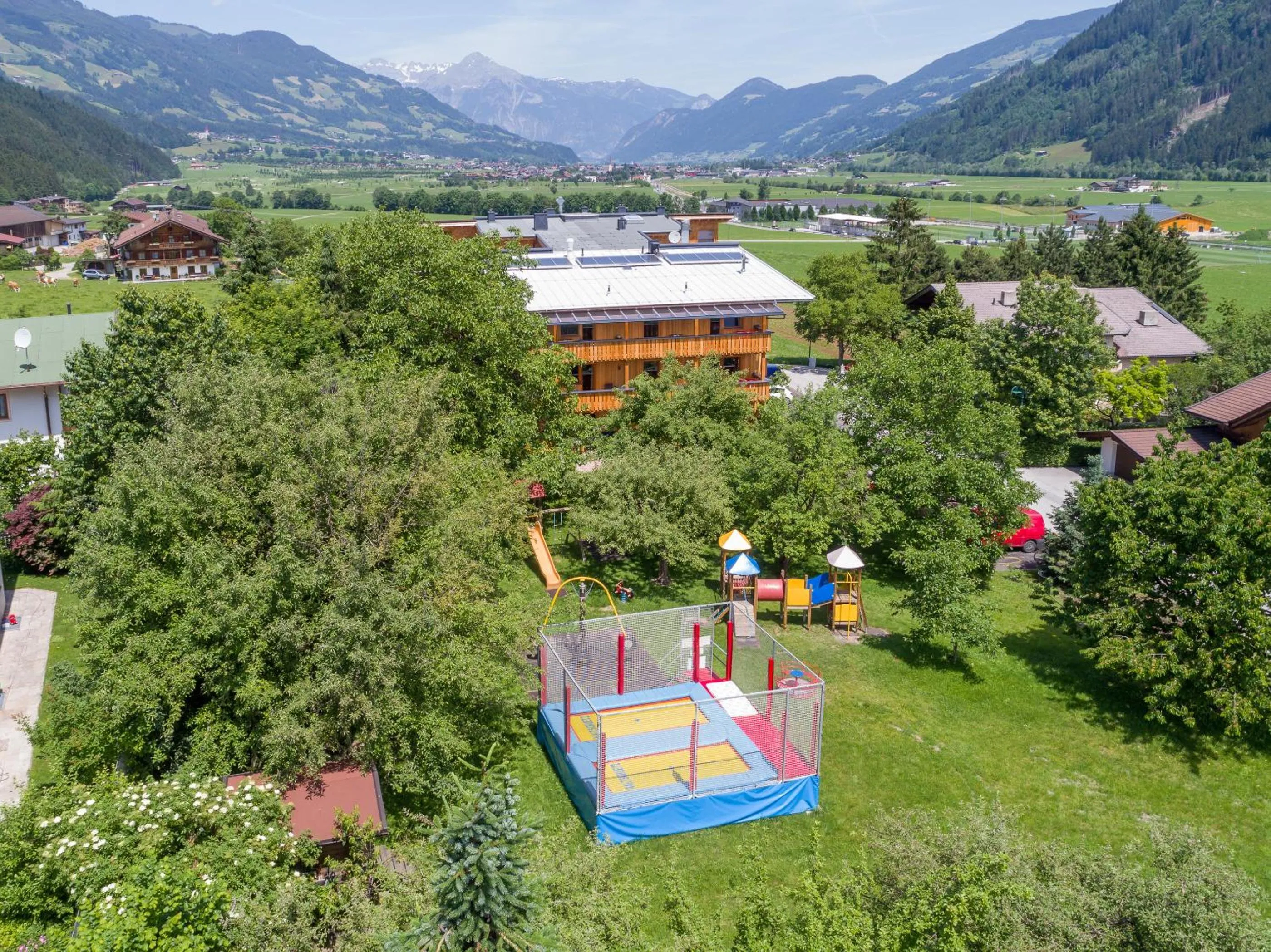 Neighbourhood in Appartement Zillertal Klee mit Restaurant KleemenTine