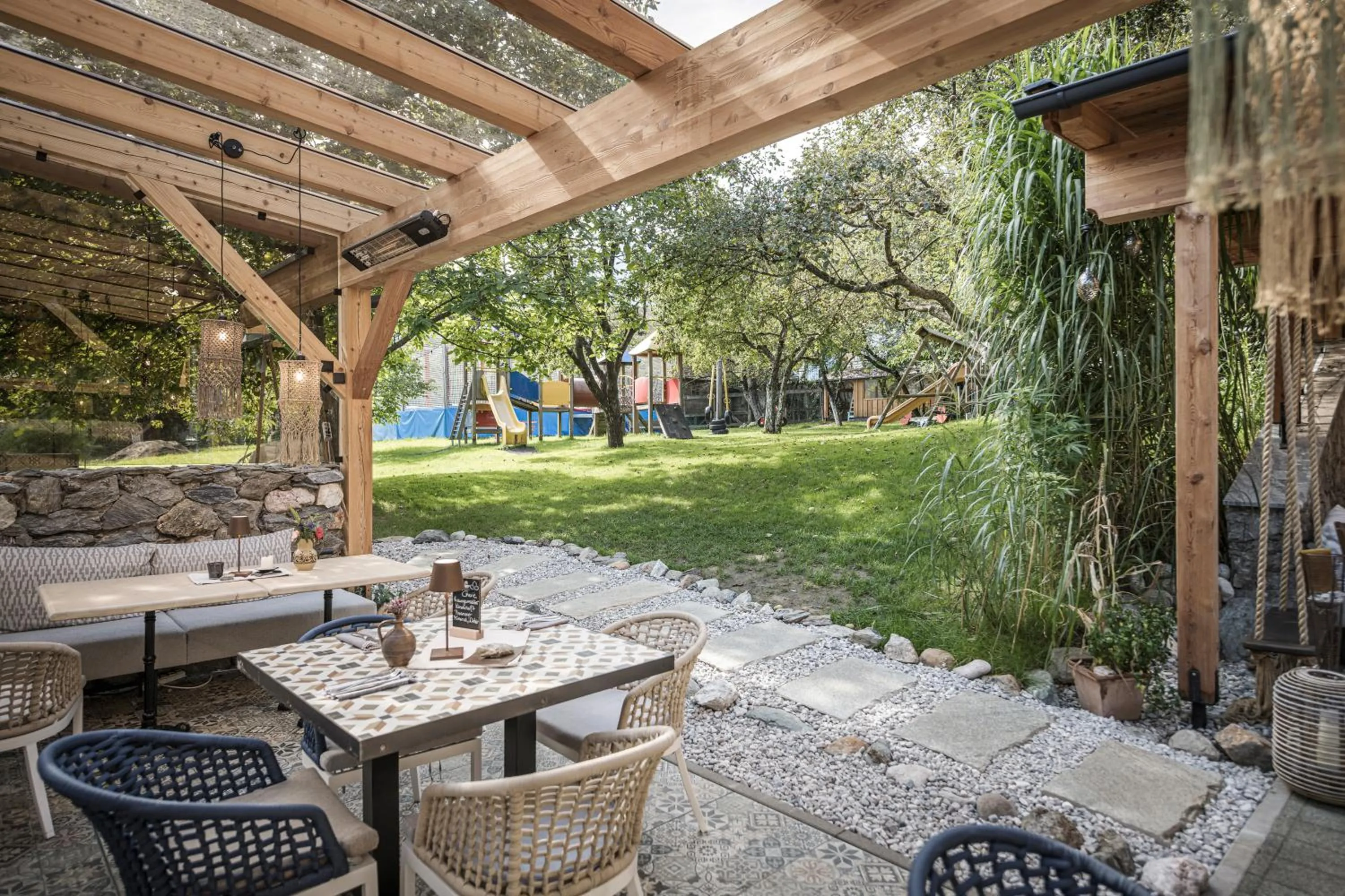 Restaurant/places to eat in Appartement Zillertal Klee mit Restaurant KleemenTine