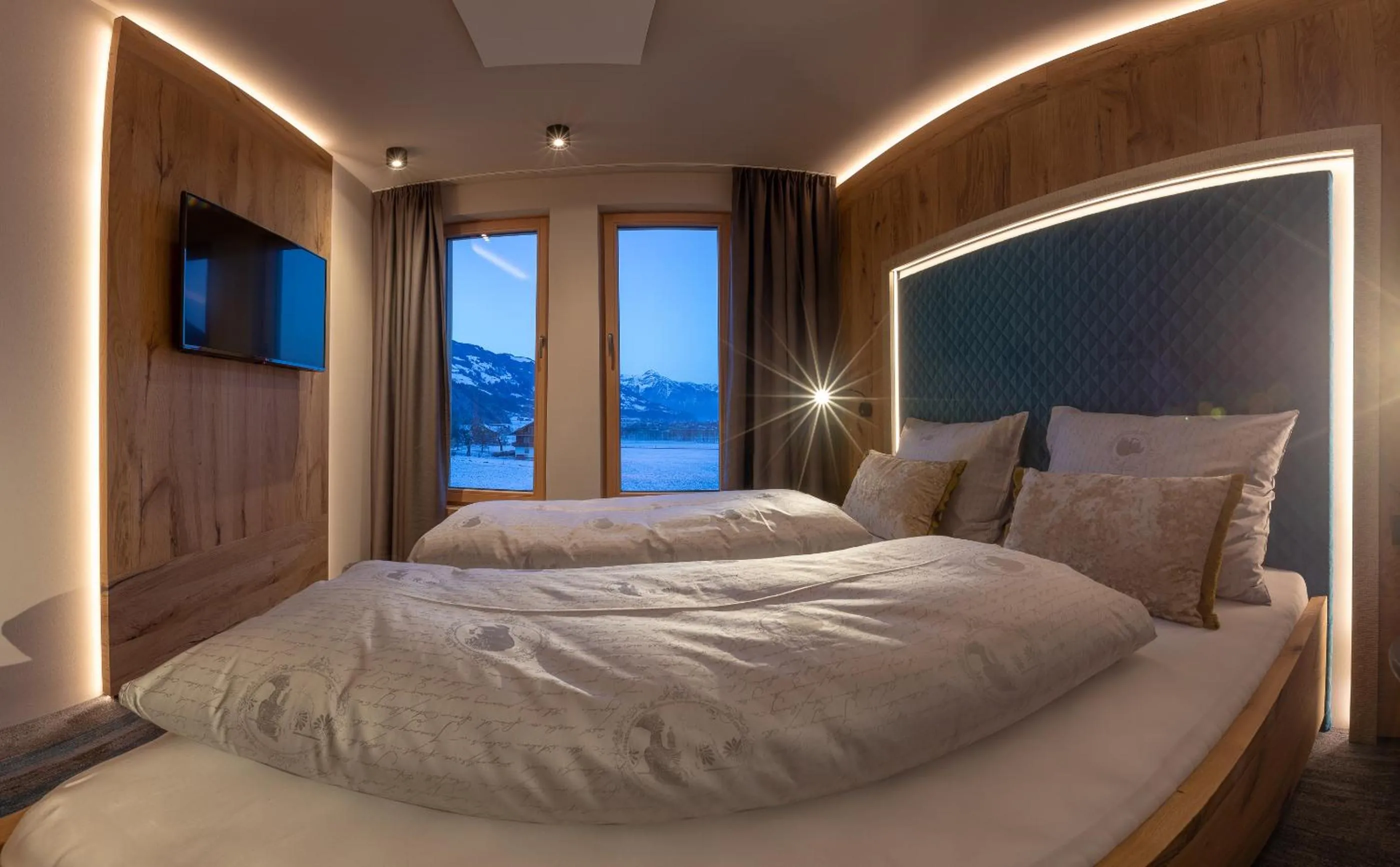 Mountain view, Bed in Appartement Zillertal Klee mit Restaurant KleemenTine