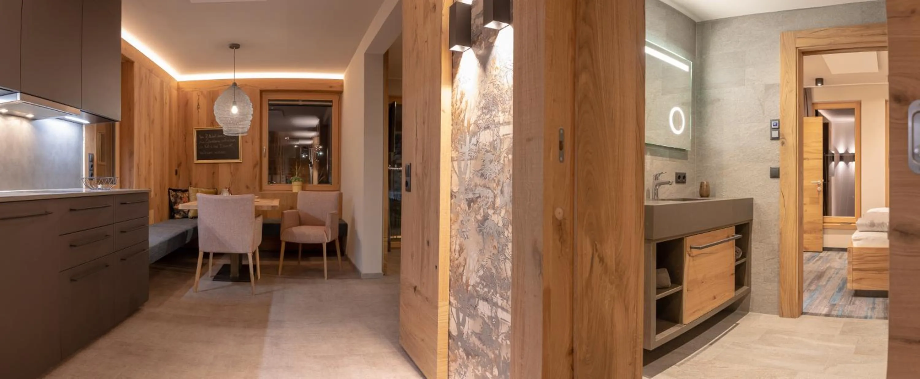 Dining area in Appartement Zillertal Klee mit Restaurant KleemenTine