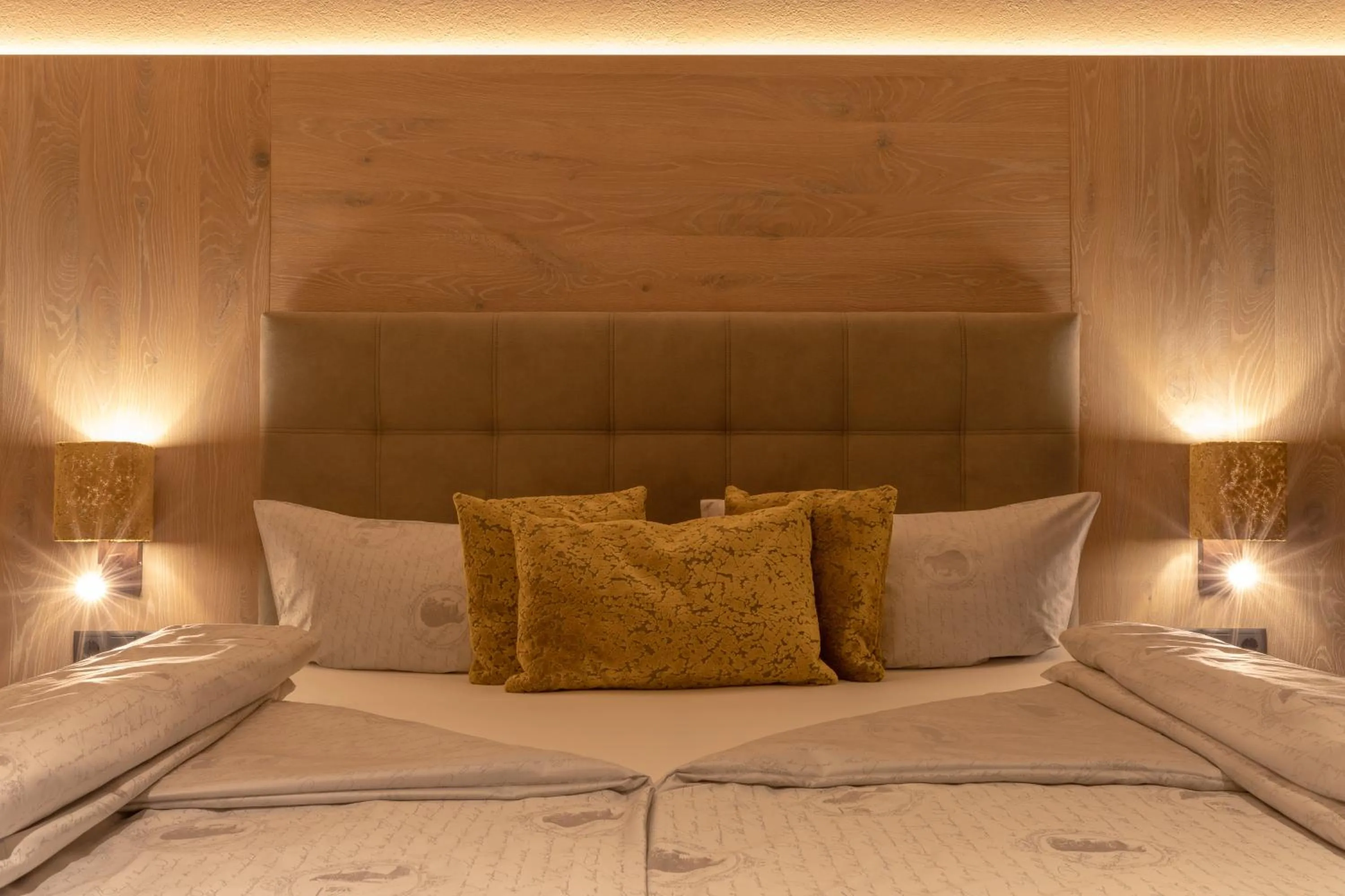 Bedroom, Bed in Appartement Zillertal Klee mit Restaurant KleemenTine