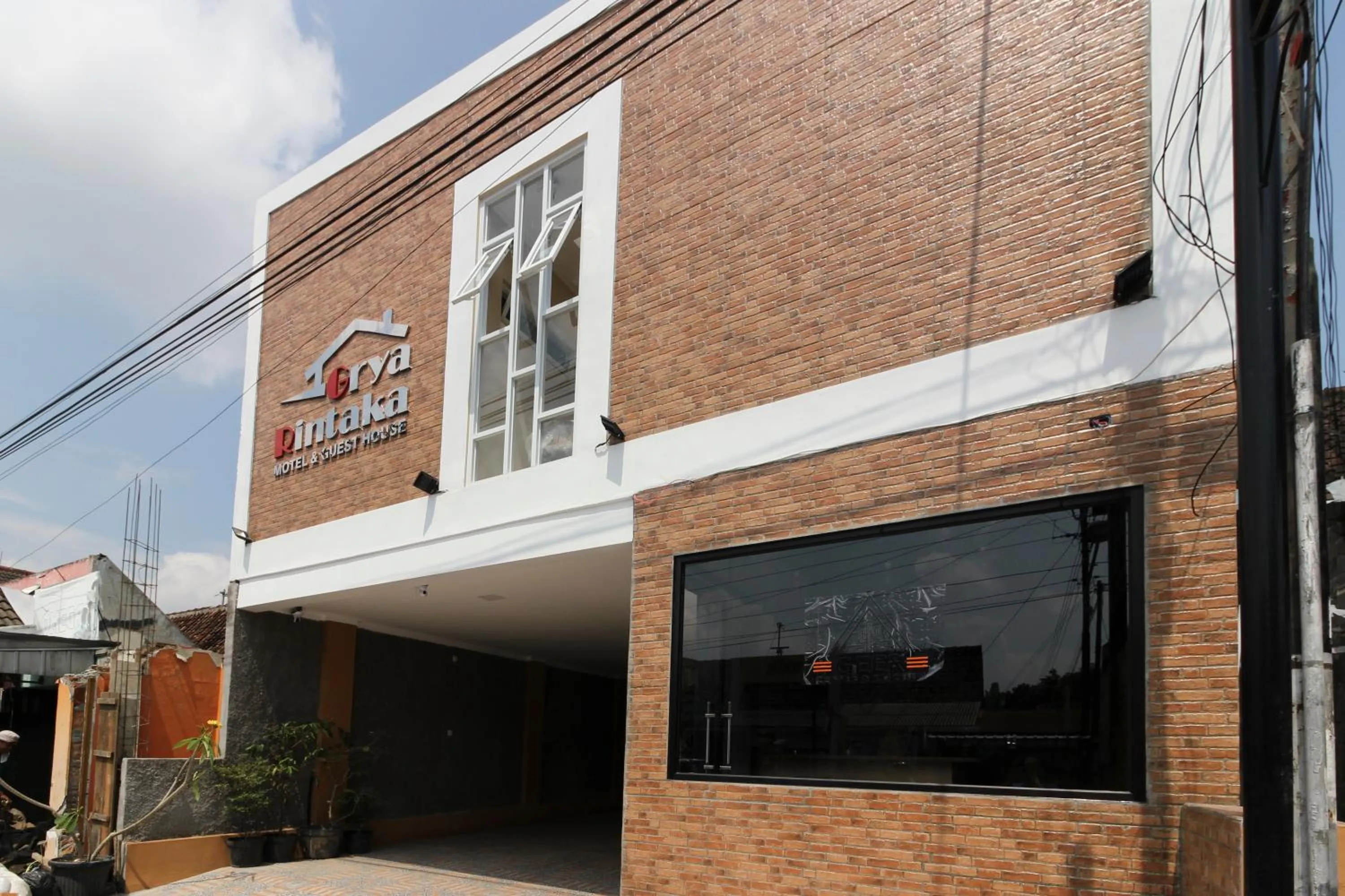 Property logo or sign in RedDoorz Plus near Jogja Kembali Monument