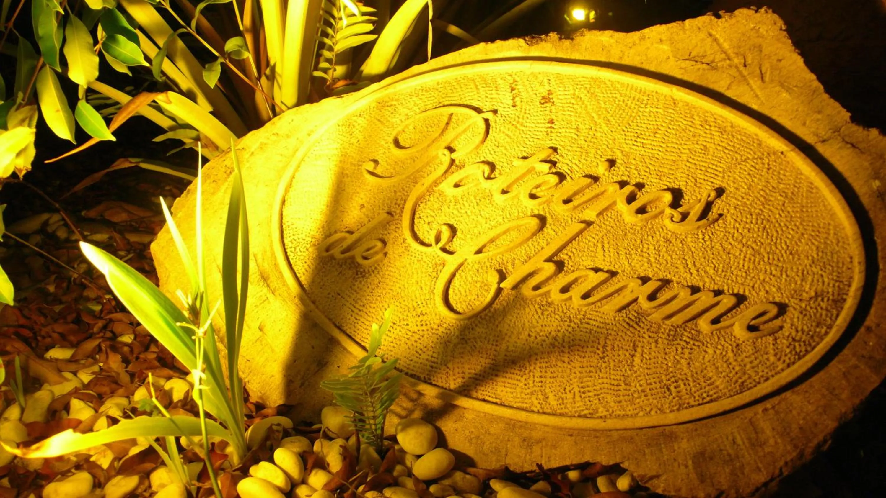 Logo/Certificate/Sign in Pousada Mangabeiras