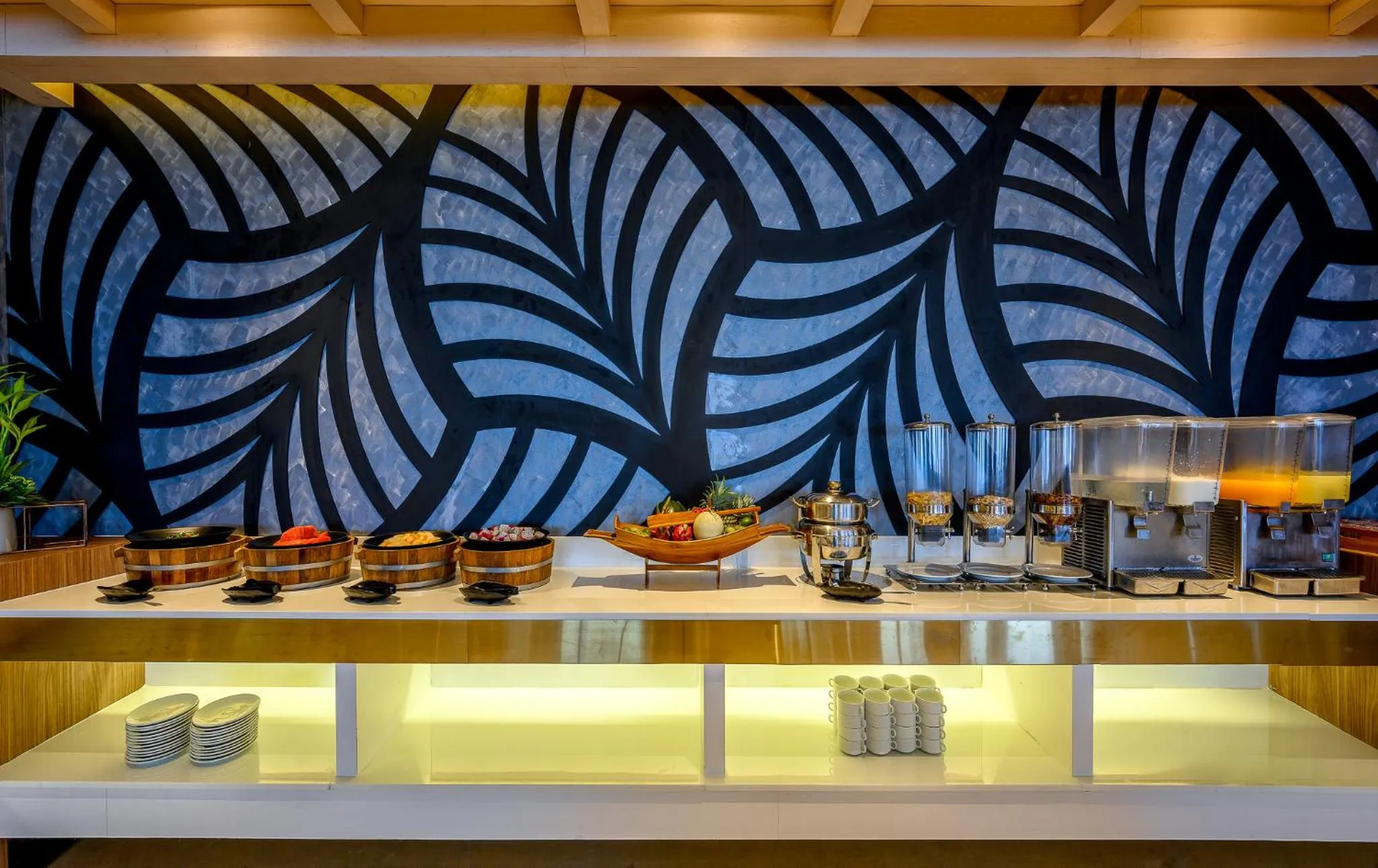 Restaurant/places to eat in Namaka Resort Kamala