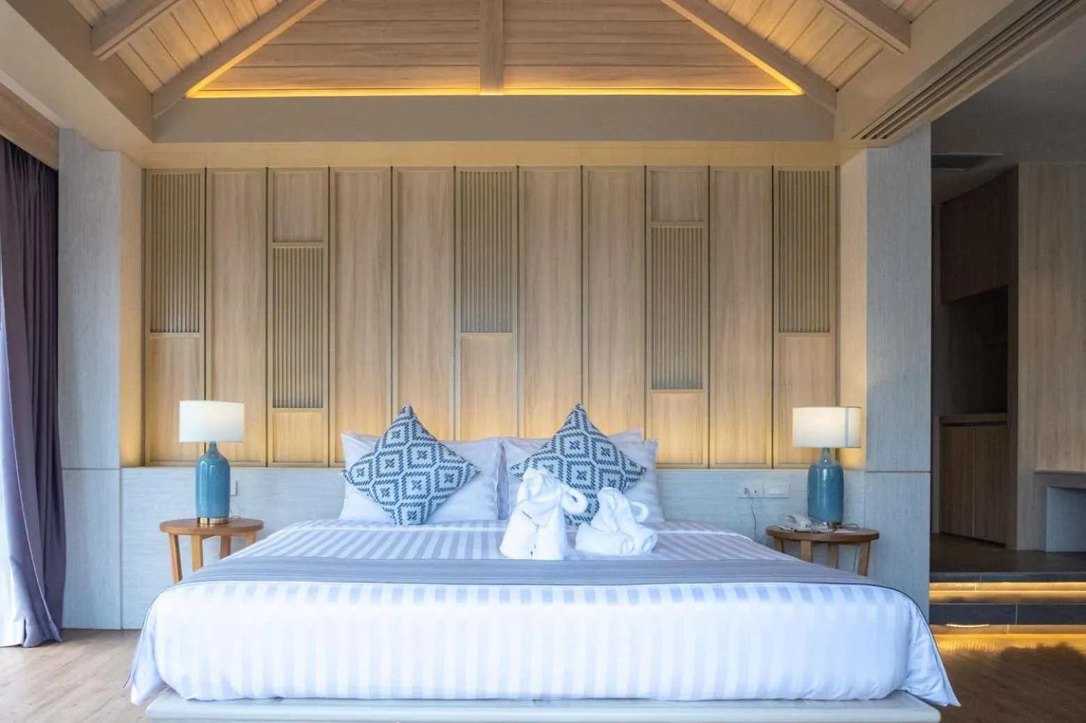 Bed in Namaka Resort Kamala