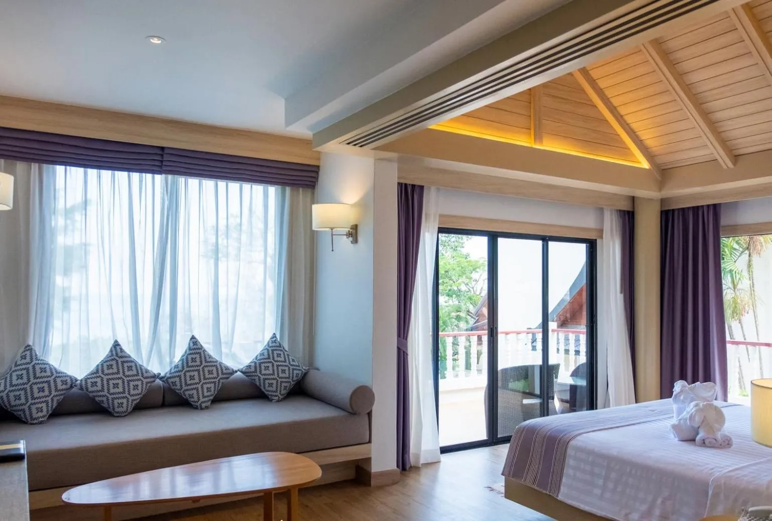 Bed in Namaka Resort Kamala