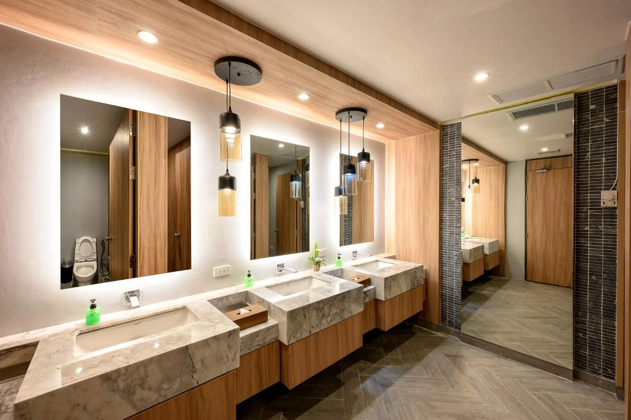 Toilet in Namaka Resort Kamala