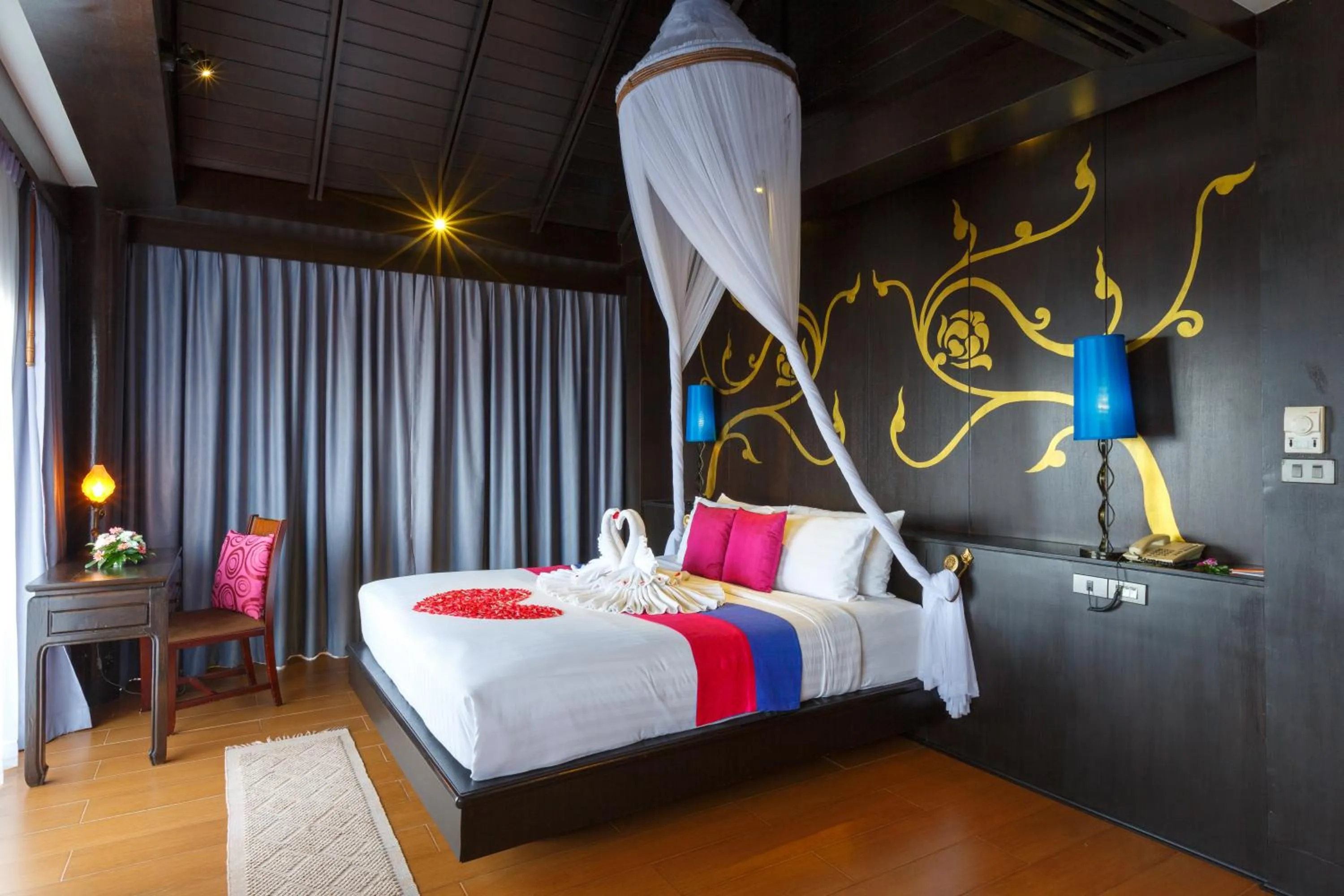 Bed in Namaka Resort Kamala