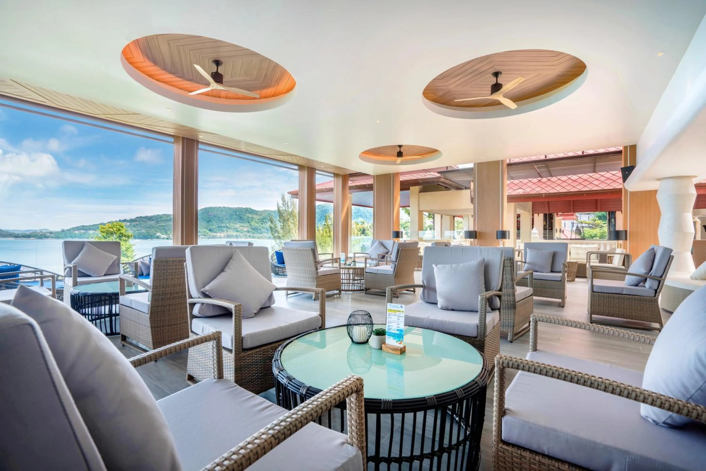 Lounge or bar in Namaka Resort Kamala