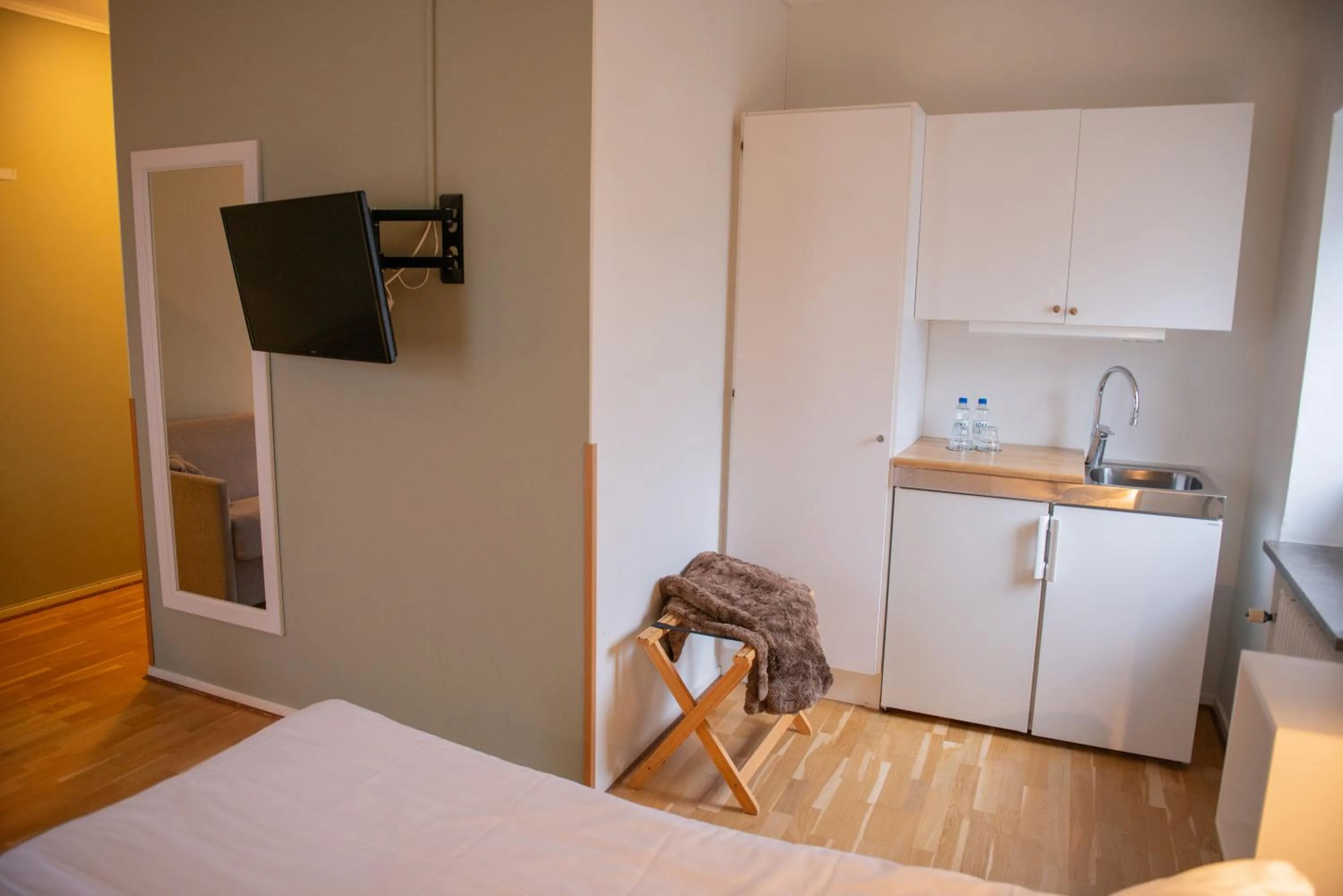 Photo of the whole room, Bed in Slottshotellet Annex