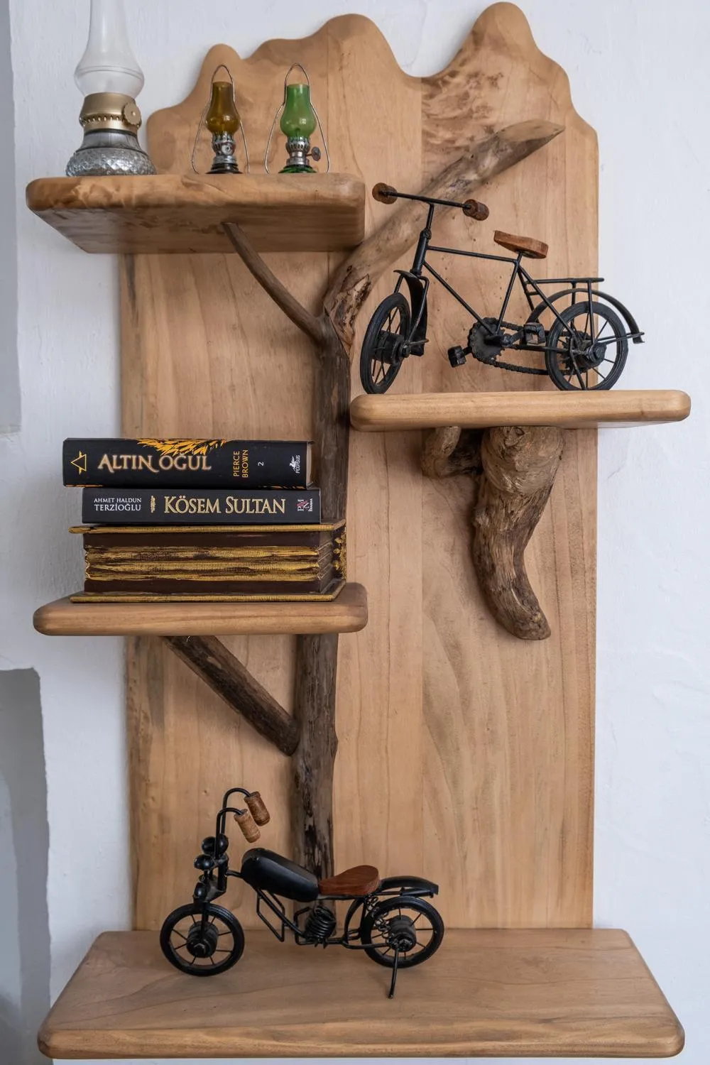 Decorative detail in Bay C