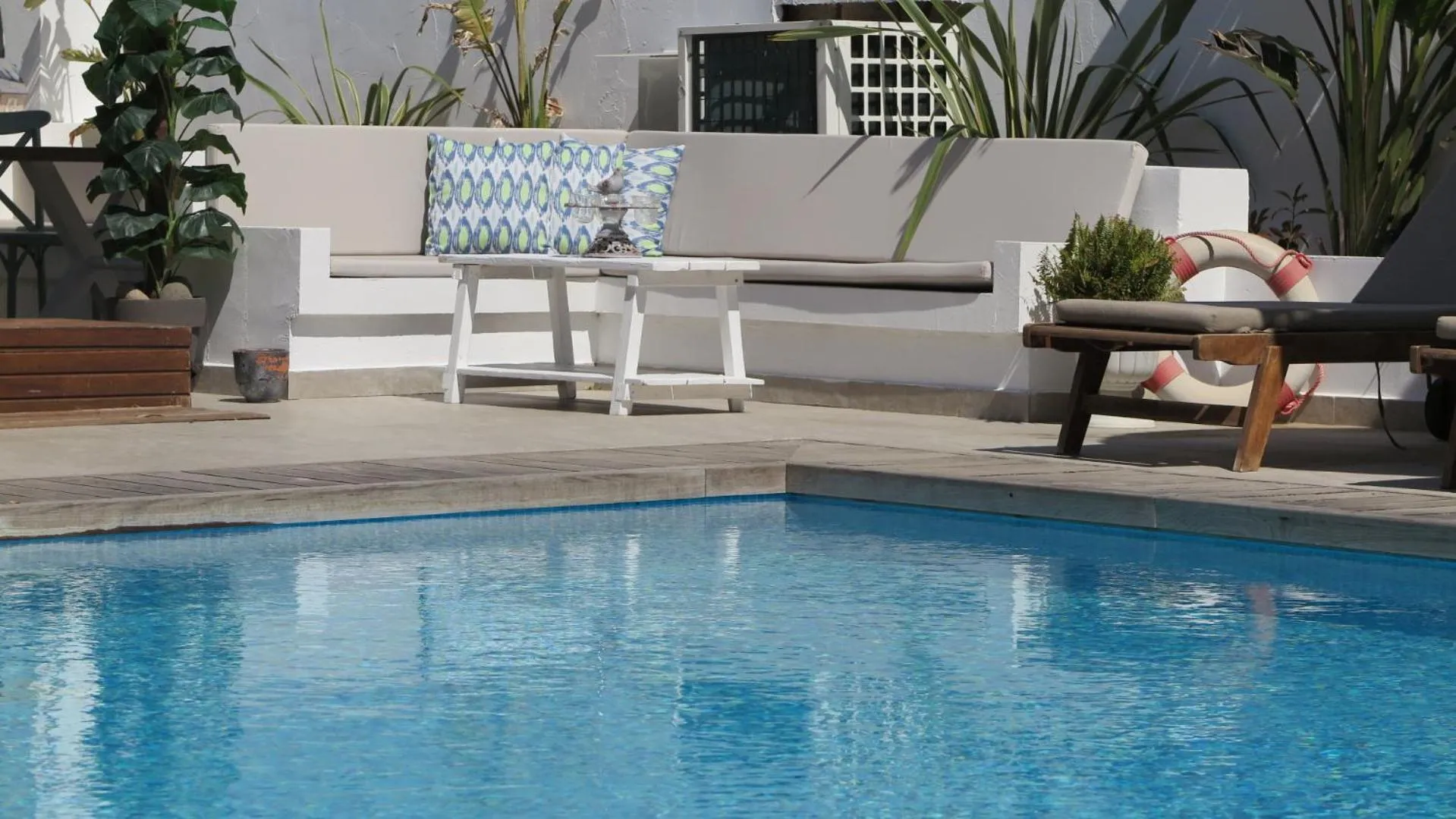 Seating area in Bay C