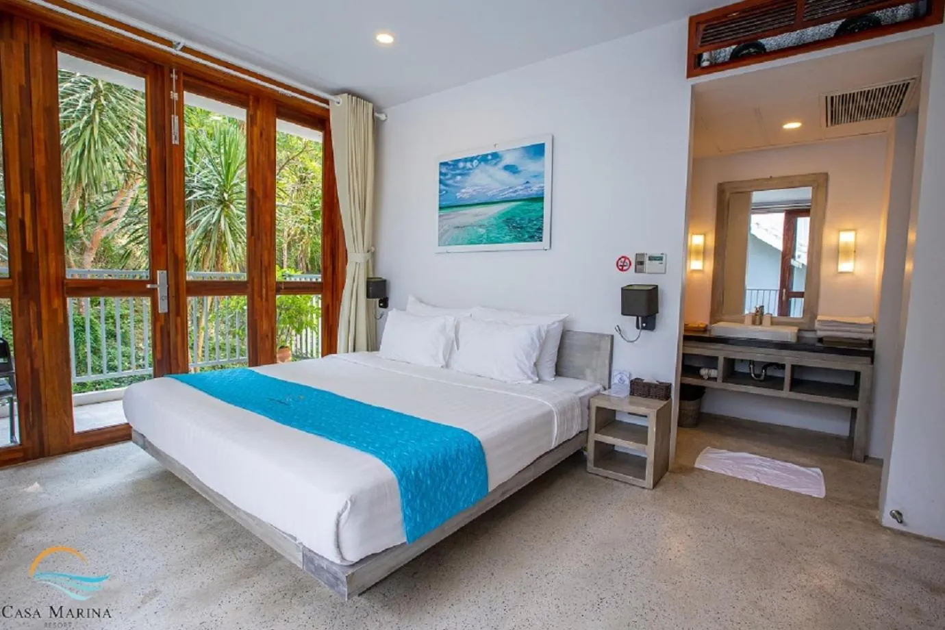 Bedroom, Bed in Casa Marina Resort