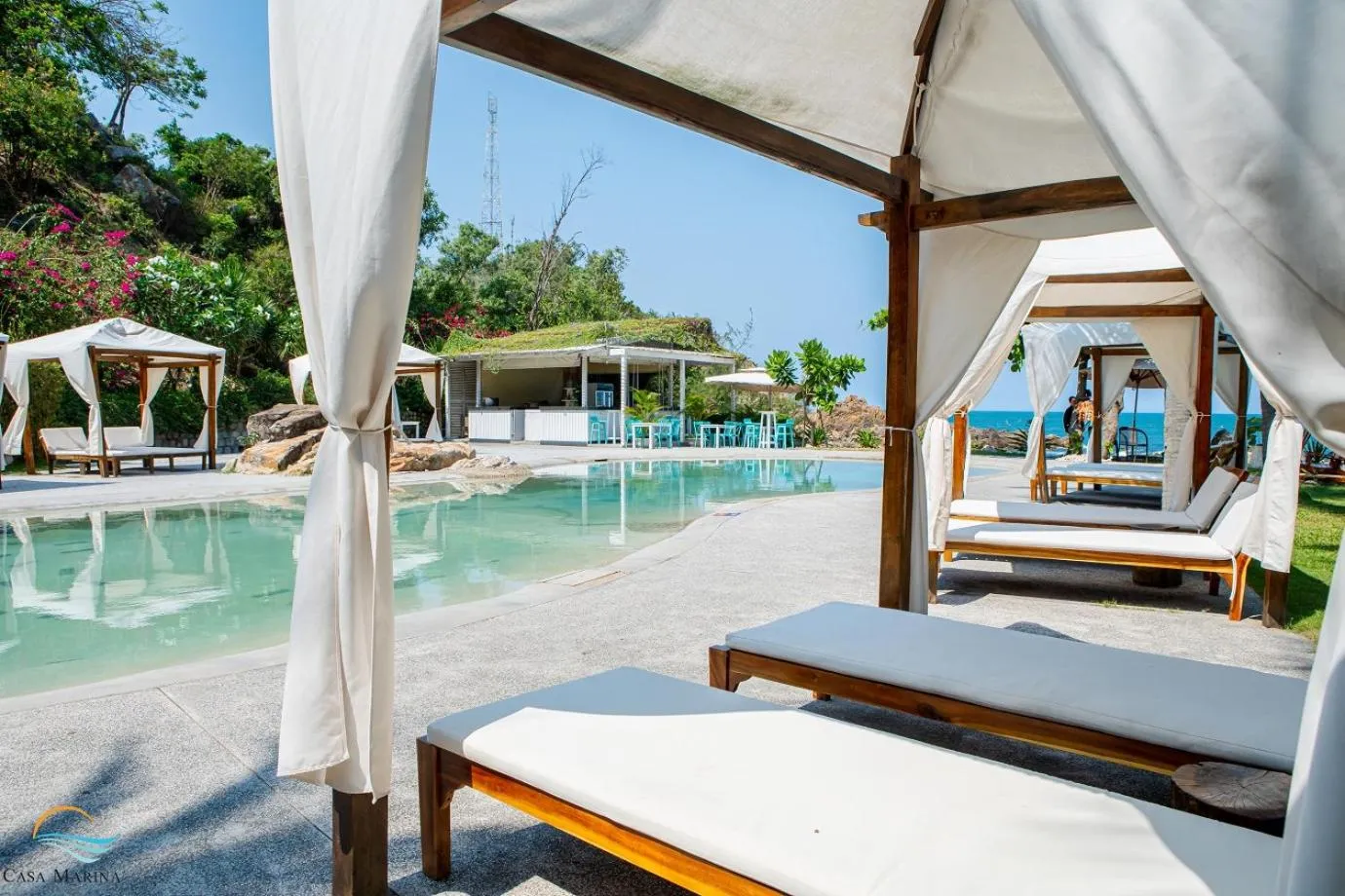 Day in Casa Marina Resort