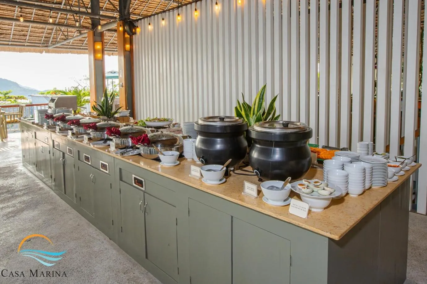 Restaurant/places to eat in Casa Marina Resort