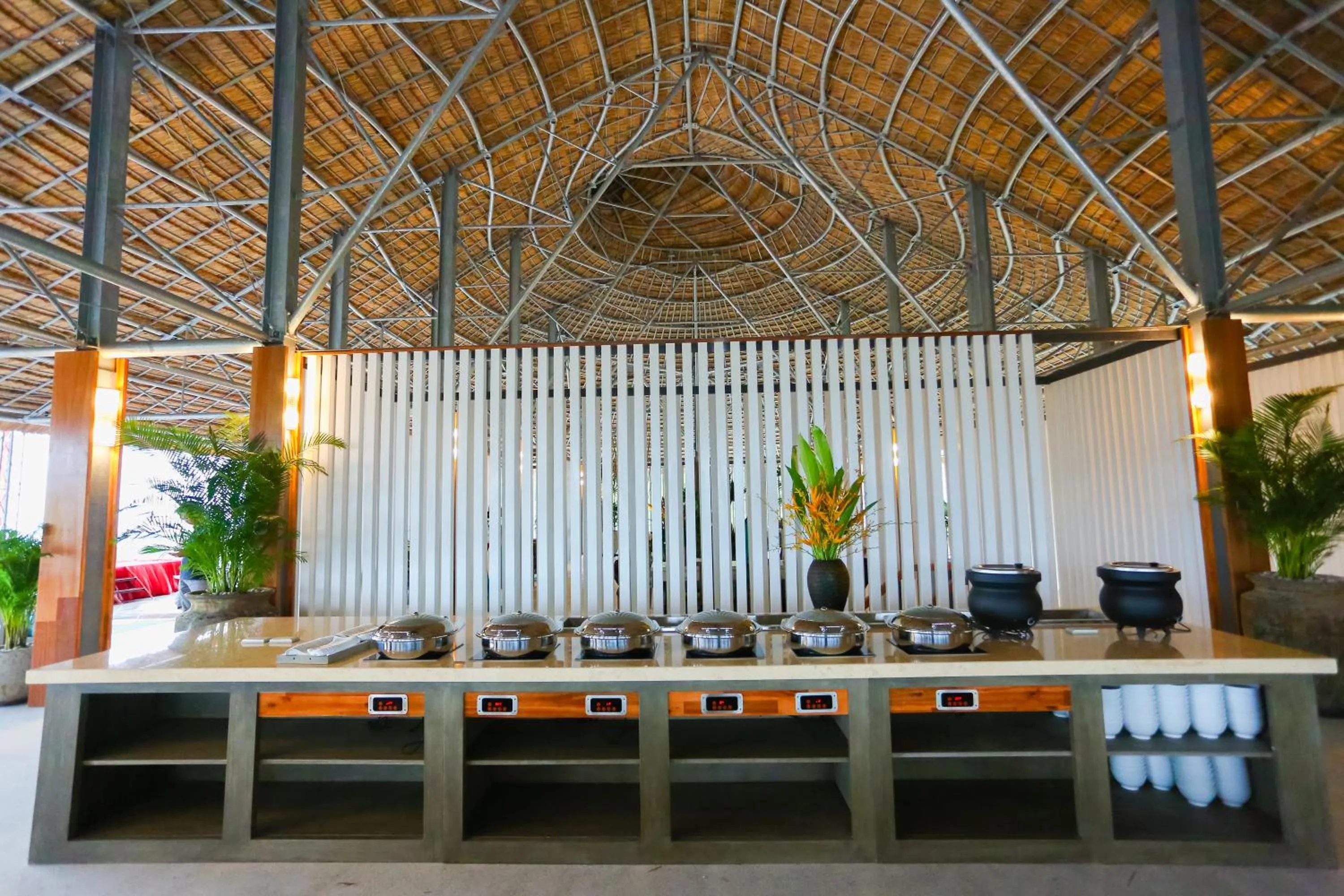 Restaurant/places to eat in Casa Marina Resort