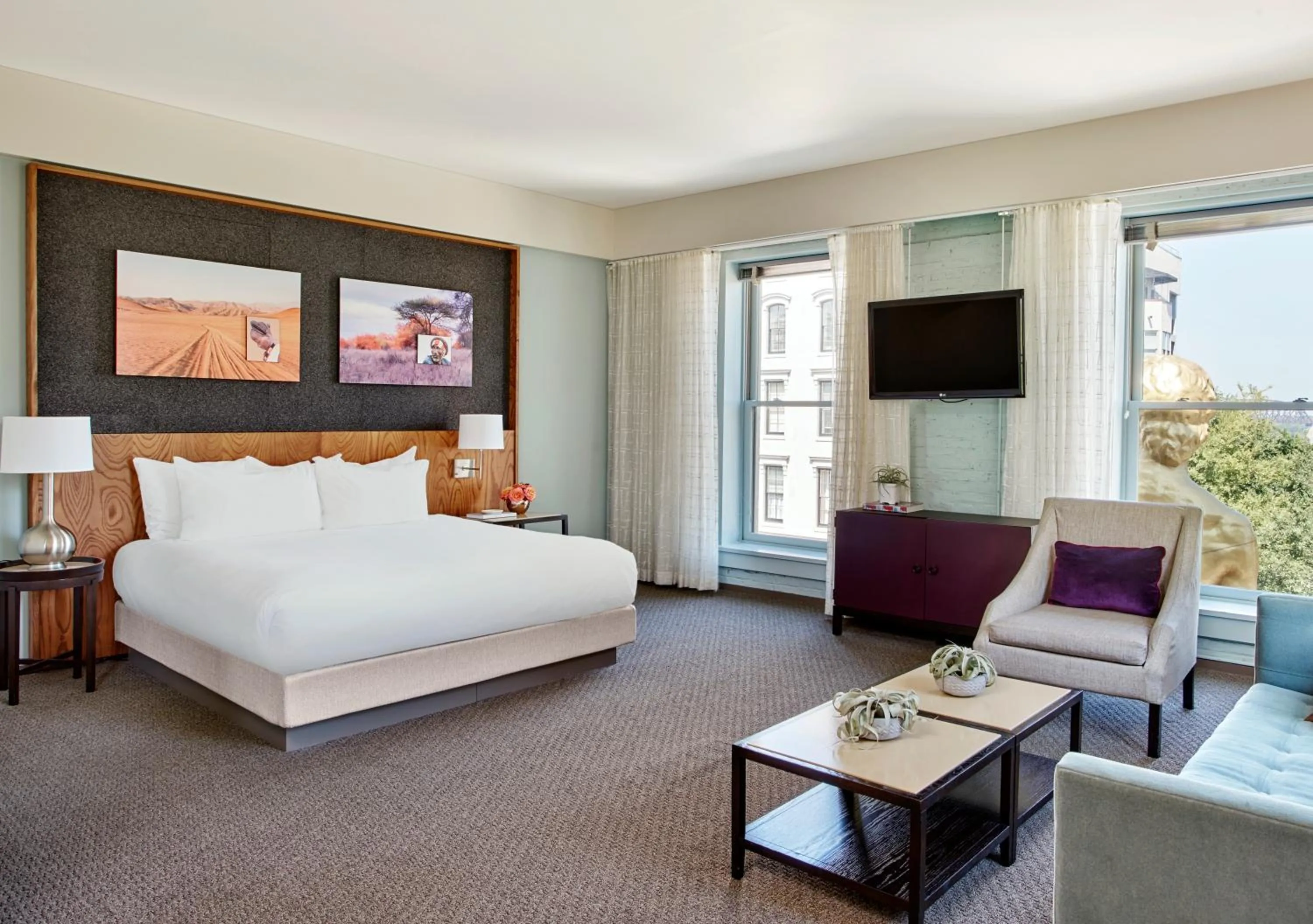 Seating area, Bed in 21c Museum Hotel Louisville