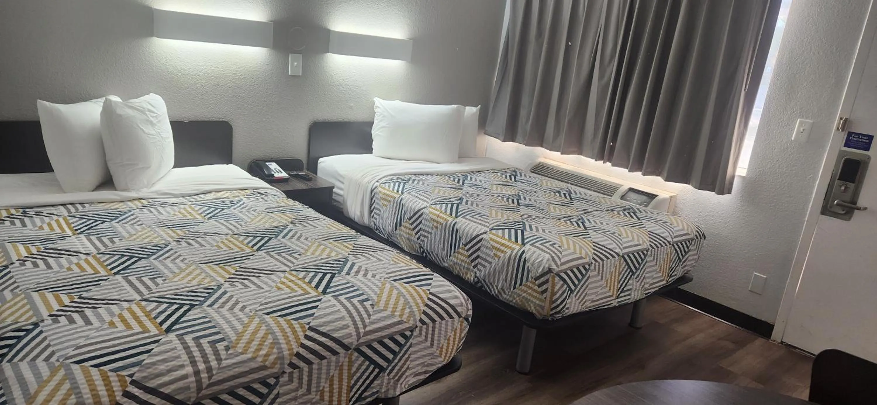 Bedroom, Bed in Motel 6-Alamogordo, NM